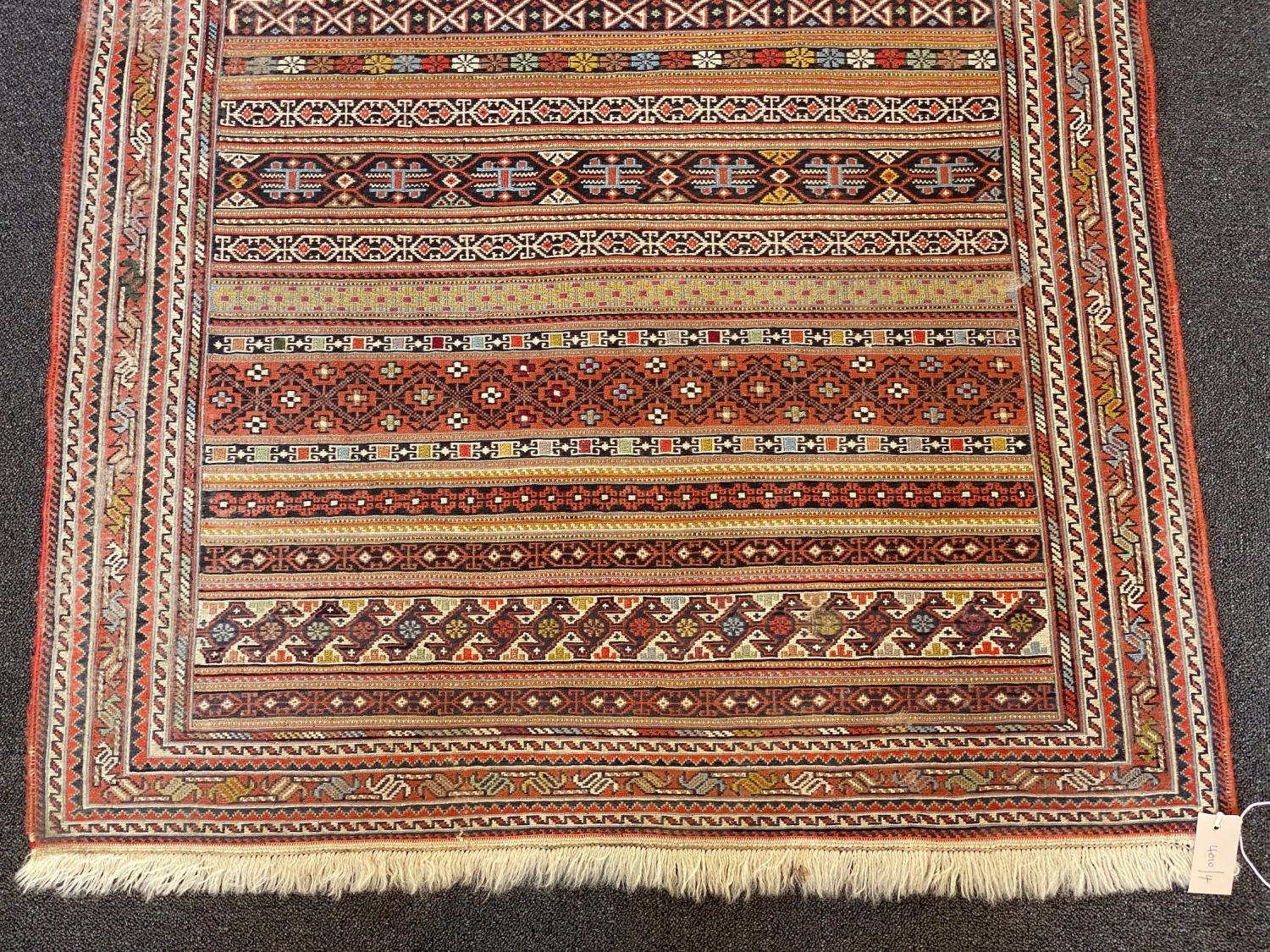 A fine Sumac flatweave polychrome rug 160 x 100 cms - Image 2 of 7