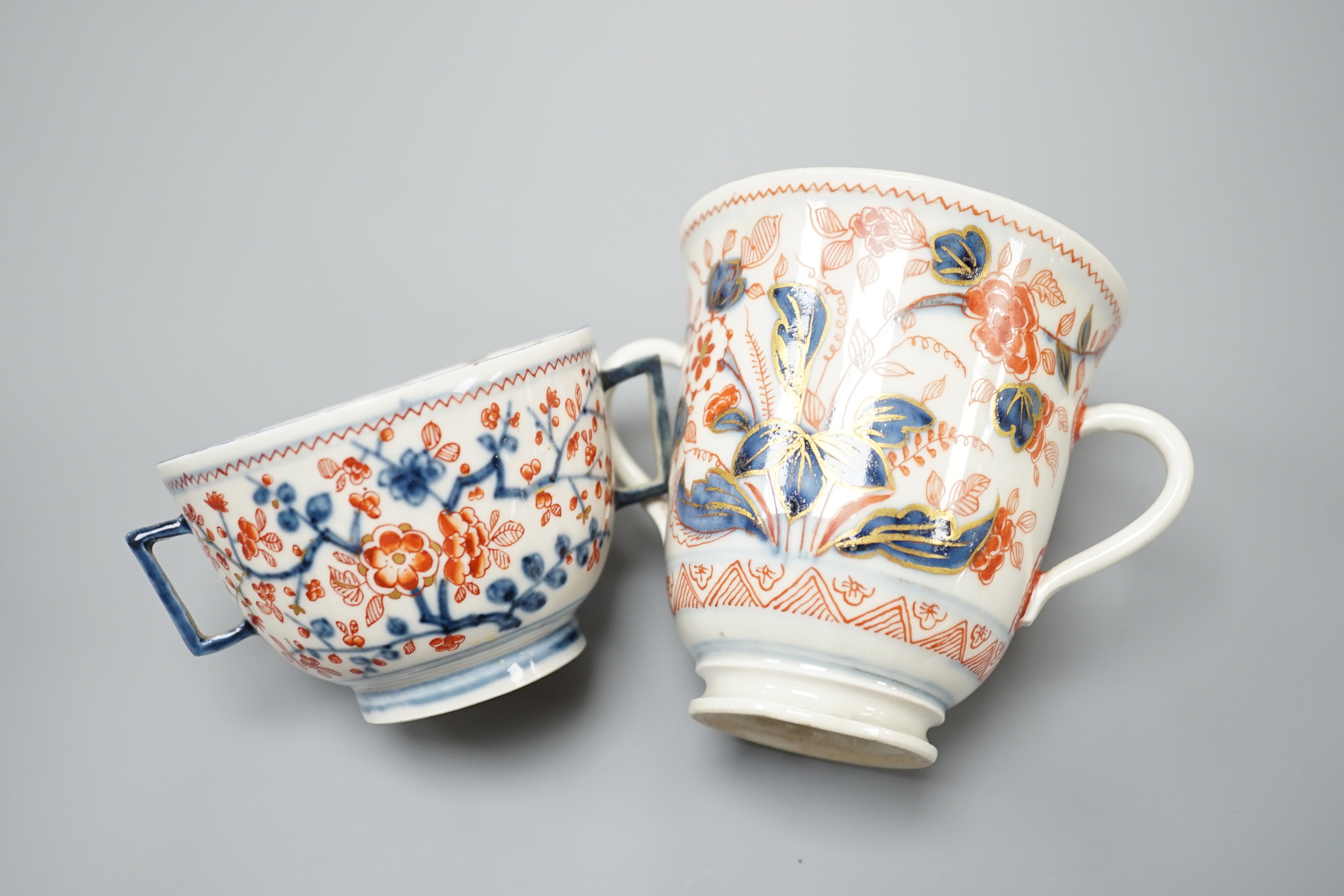 2 Japanese Arita 2 handled cups, Edo period,tallest 9cms high. - Image 4 of 4