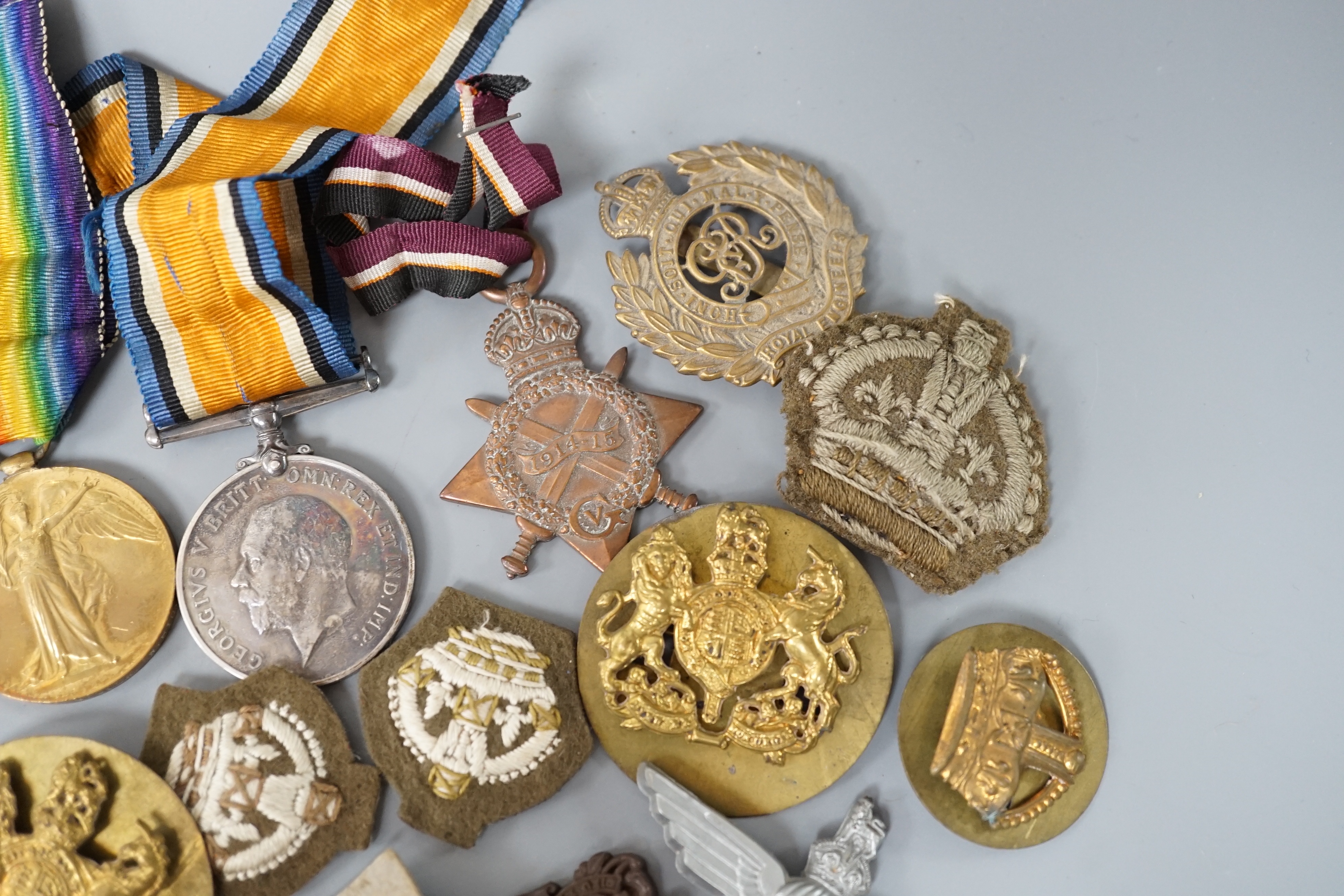 Two WWI medals, collection of cap badges and buttons, Queen Mary tobacco tin and a 66th Infantry - Image 2 of 6