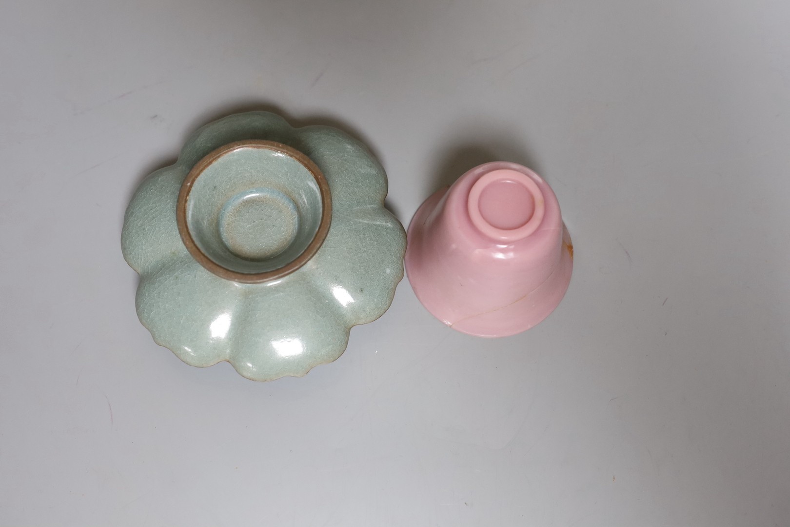 An 18th century Chinese famille rose dish, crackle-glaze stem cup, Beijing glass tea bowl and a - Image 4 of 5
