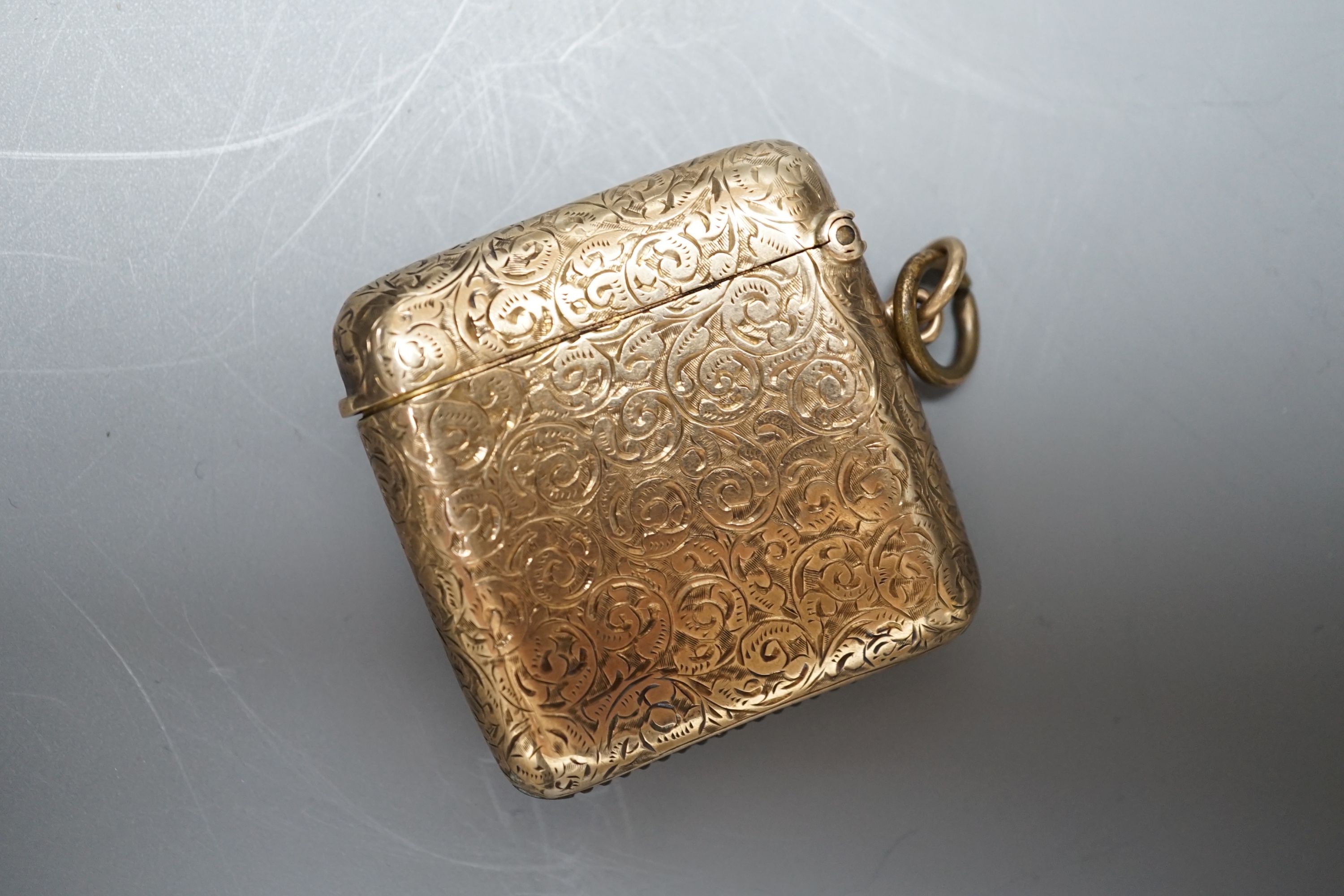 An Edwardian engraved 9ct gold vesta case, by S. Blanckensee & Sons Ltd, Birmingham, 1909, 41mm, - Image 2 of 4