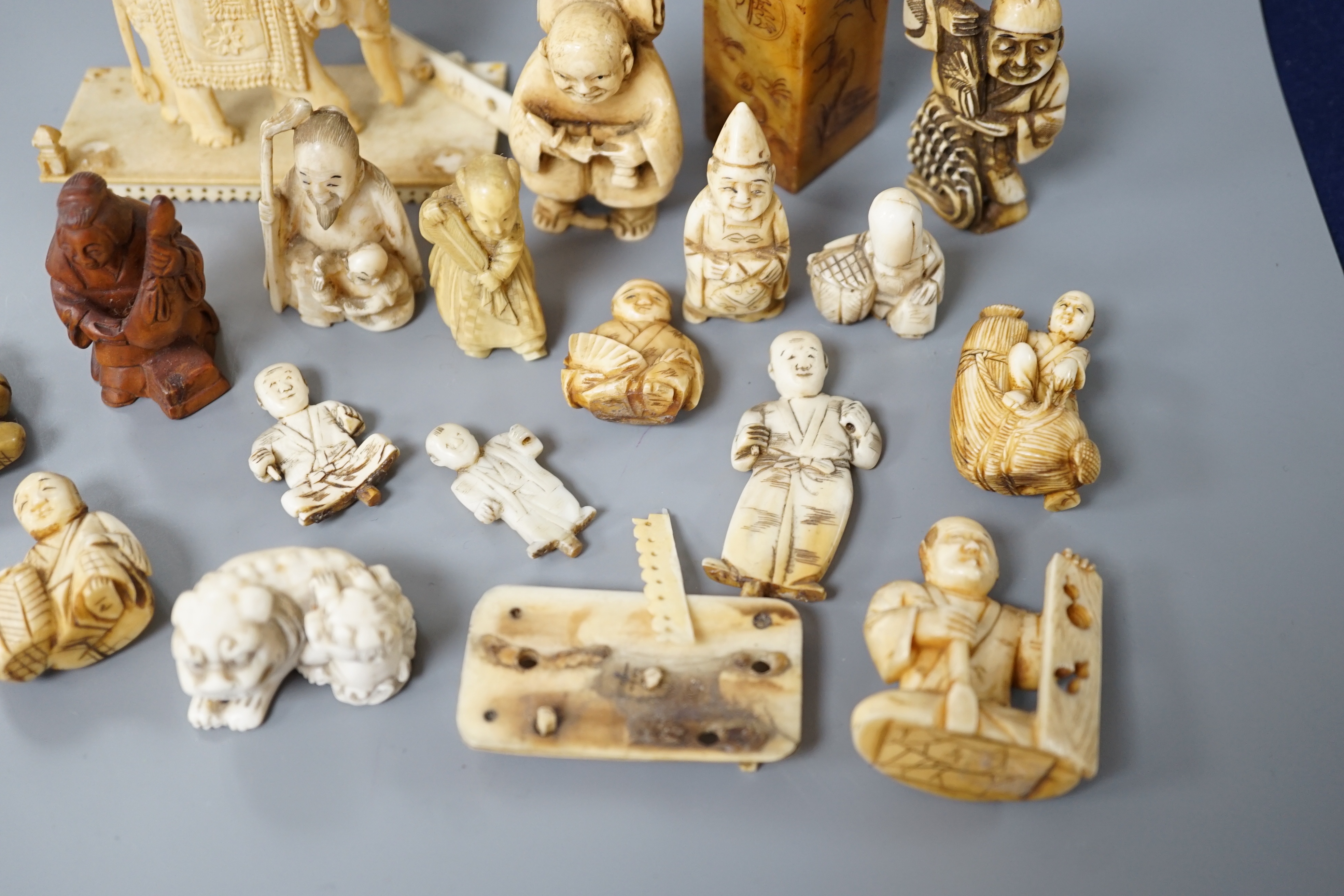 A collection of various ivory carvings including netsuke, a soapstone seal and carved wood netsuke - Image 2 of 8