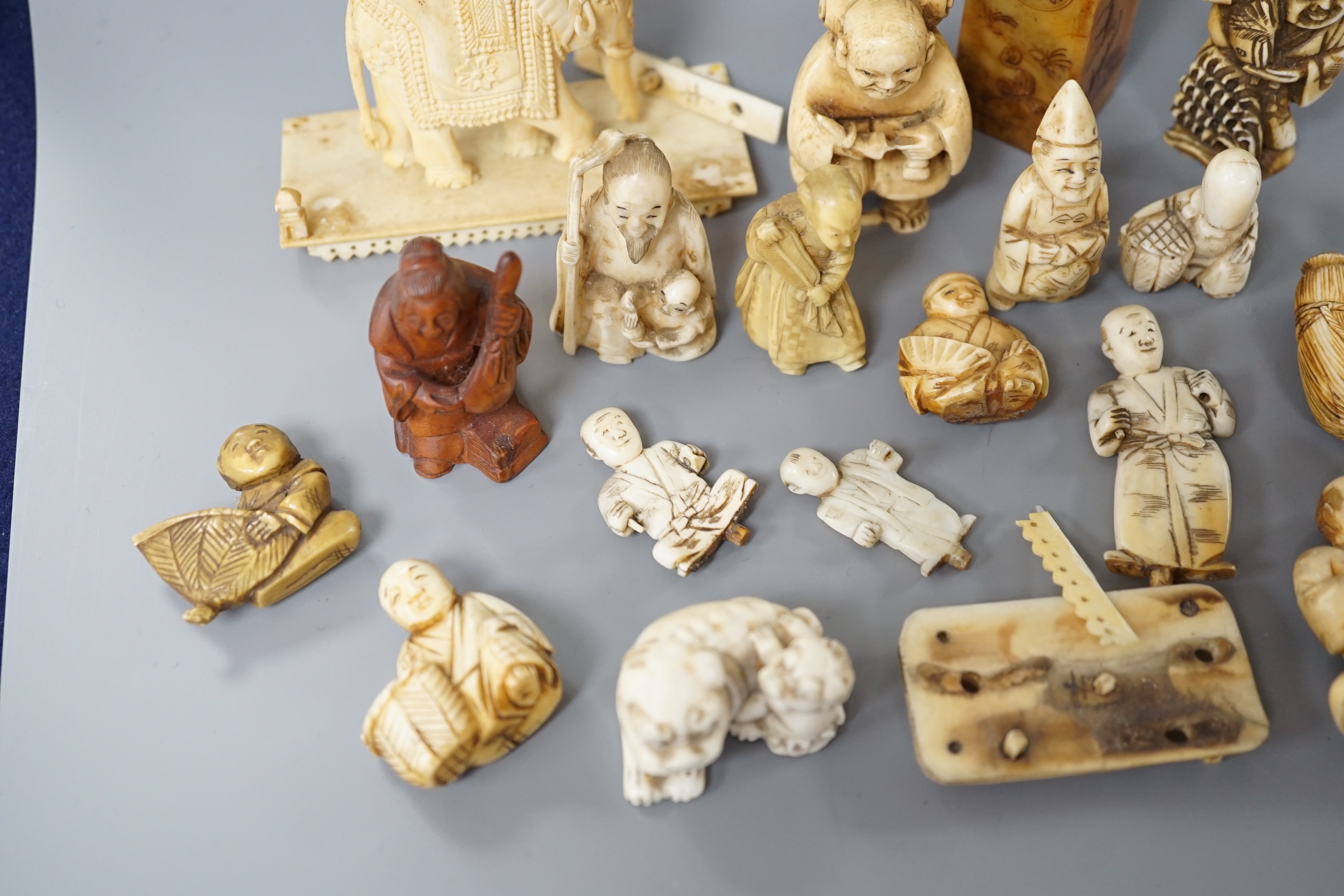 A collection of various ivory carvings including netsuke, a soapstone seal and carved wood netsuke - Image 3 of 8