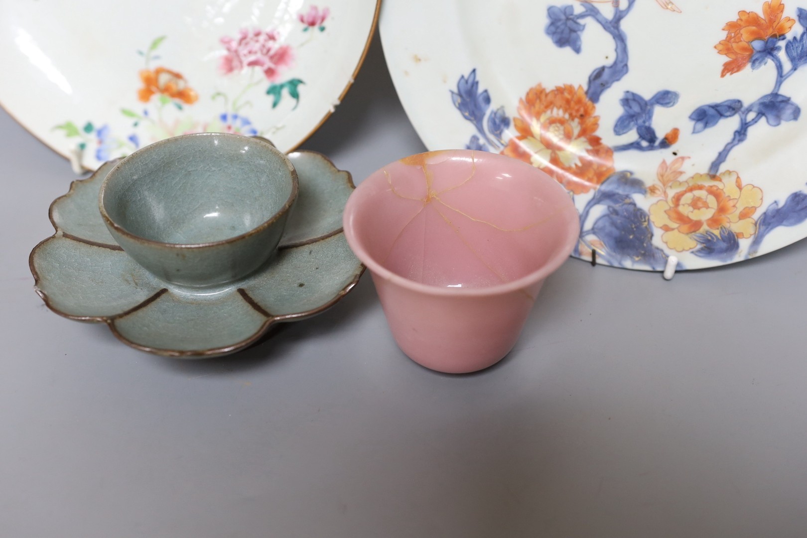 An 18th century Chinese famille rose dish, crackle-glaze stem cup, Beijing glass tea bowl and a - Image 3 of 5