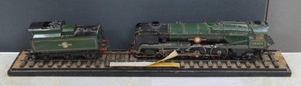 A scratch built scale model ‘S.R./B.R. Modified ‘Merchant Navy’ Class 3 CYL. 4.6.2 Locomotive No.