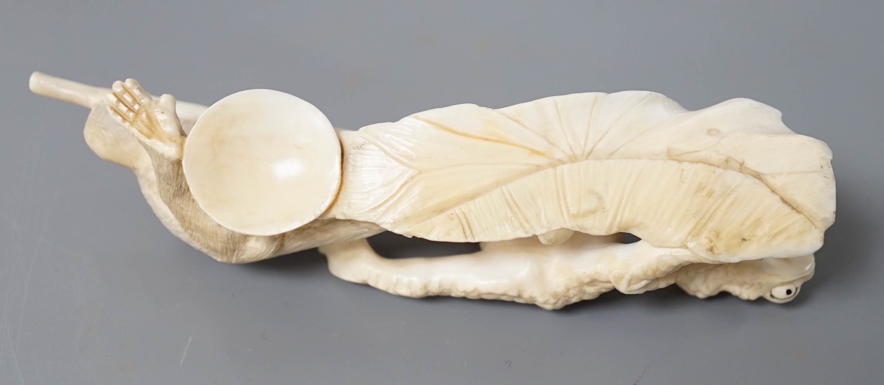 A Japanese ivory okimono of a monkey and toads, Meiji period, 12cm - Image 5 of 5
