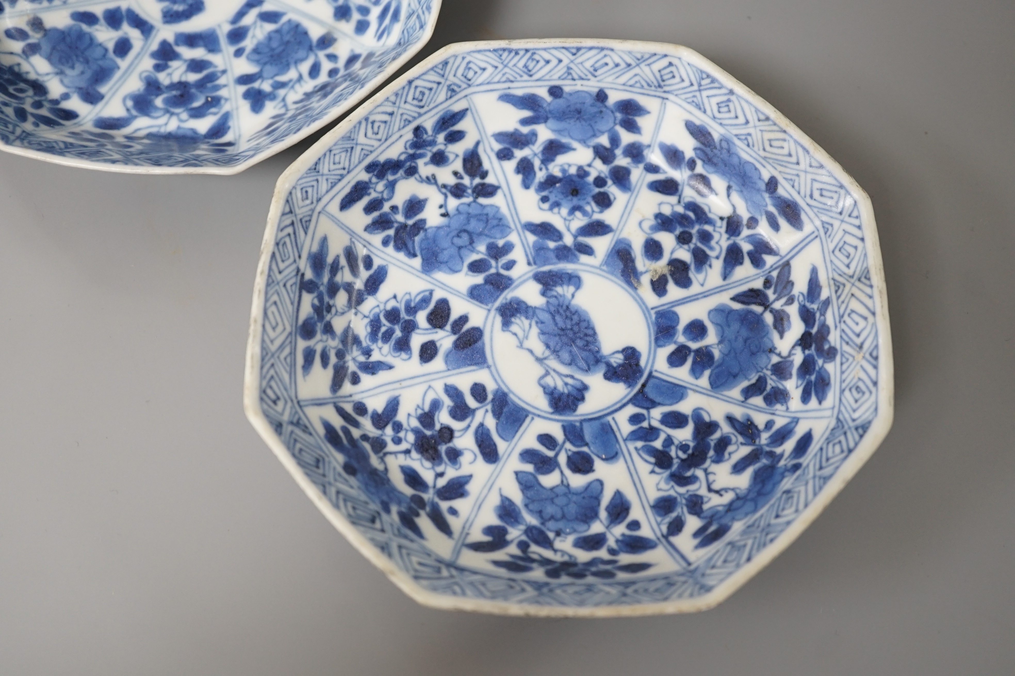 A pair of Chinese blue and white octagonal Vung Tau cargo dishes,13 cms diameter. - Image 3 of 4