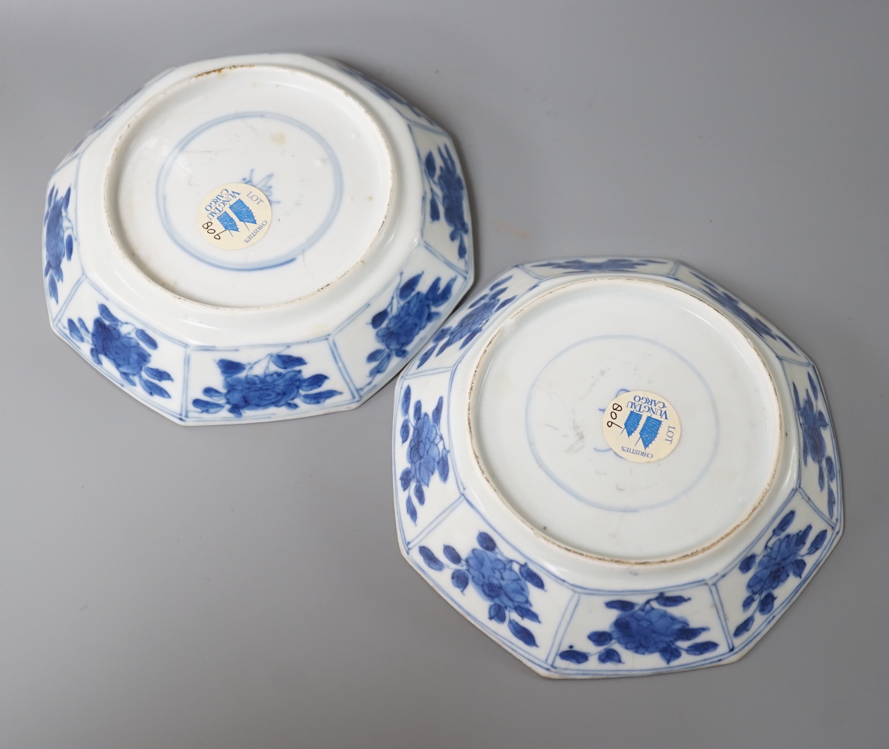 A pair of Chinese blue and white octagonal Vung Tau cargo dishes,13 cms diameter. - Image 4 of 4