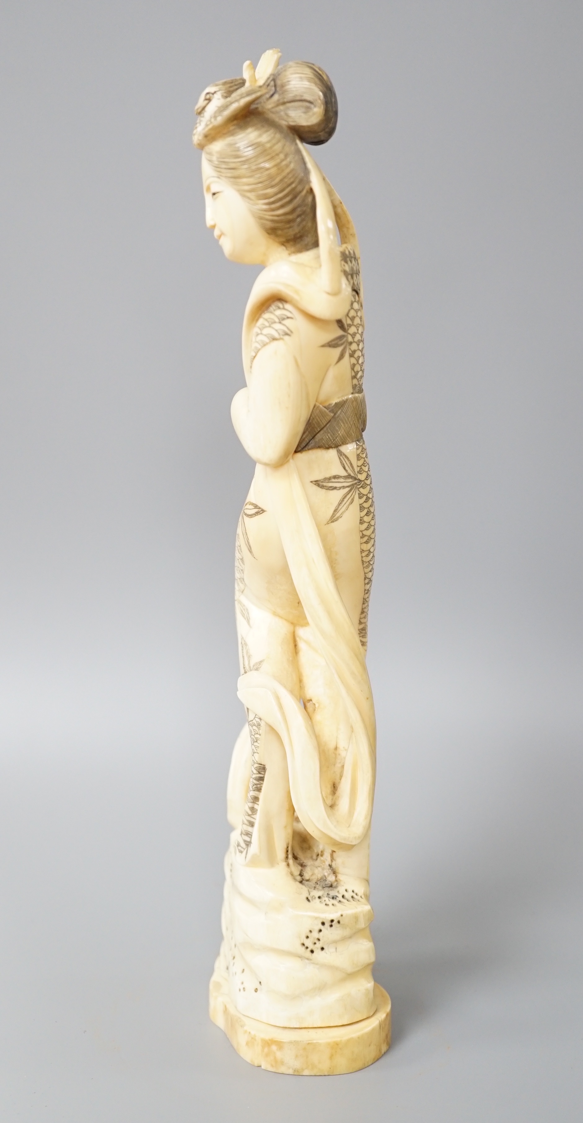 A Japanese walrus ivory figure of Seiobo, the Queen Mother of the West, early 20th century 28cm - Image 4 of 7