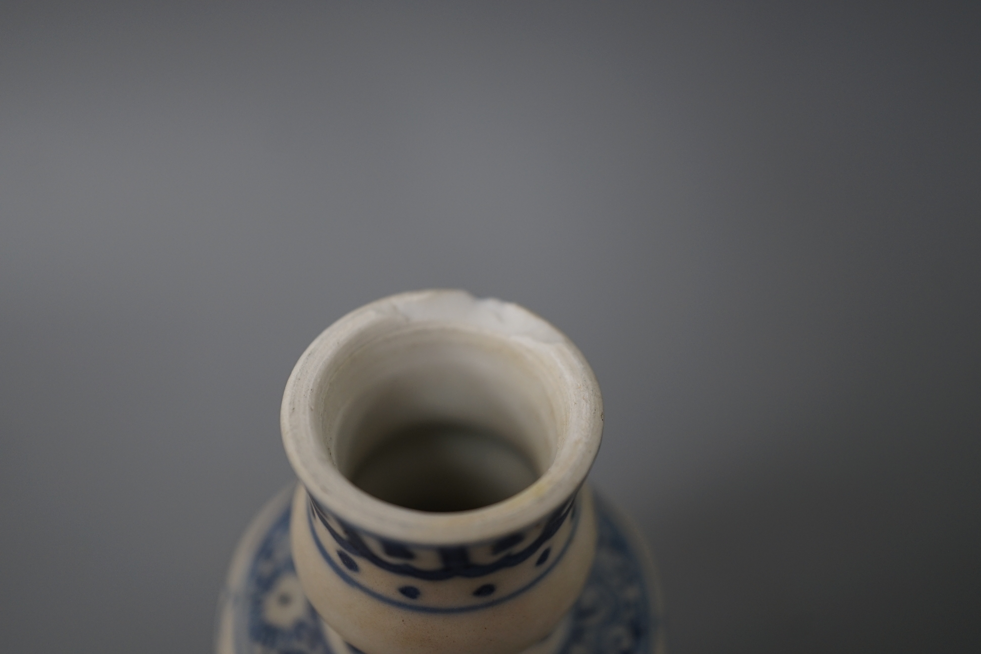 A small lidded Chinese blue and white Vung Tau cargo vase, Qing dynasty 15cm - Image 4 of 6