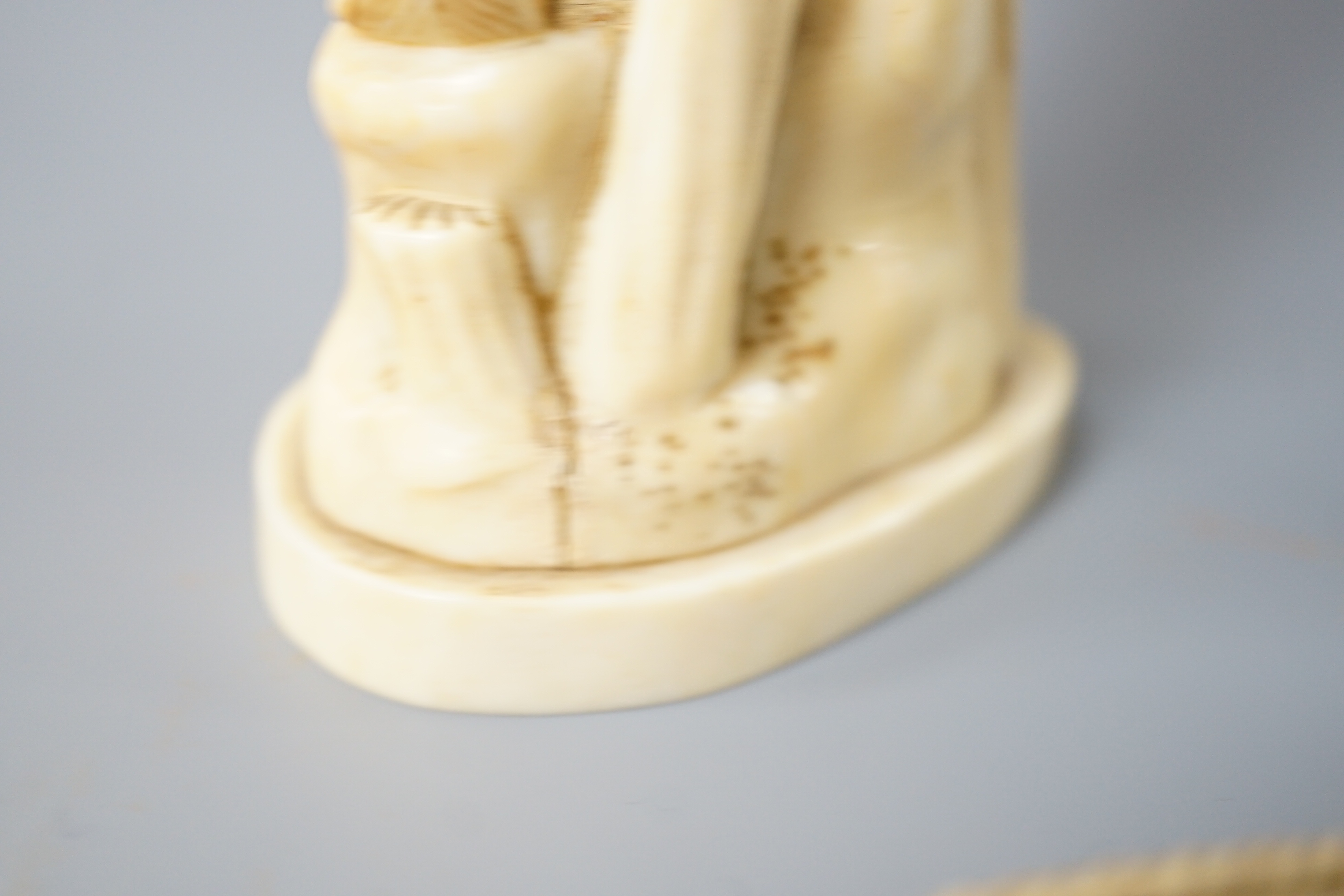 A 19th century Japanese marine ivory okimono of a bearded man and child together with a similar - Image 5 of 8