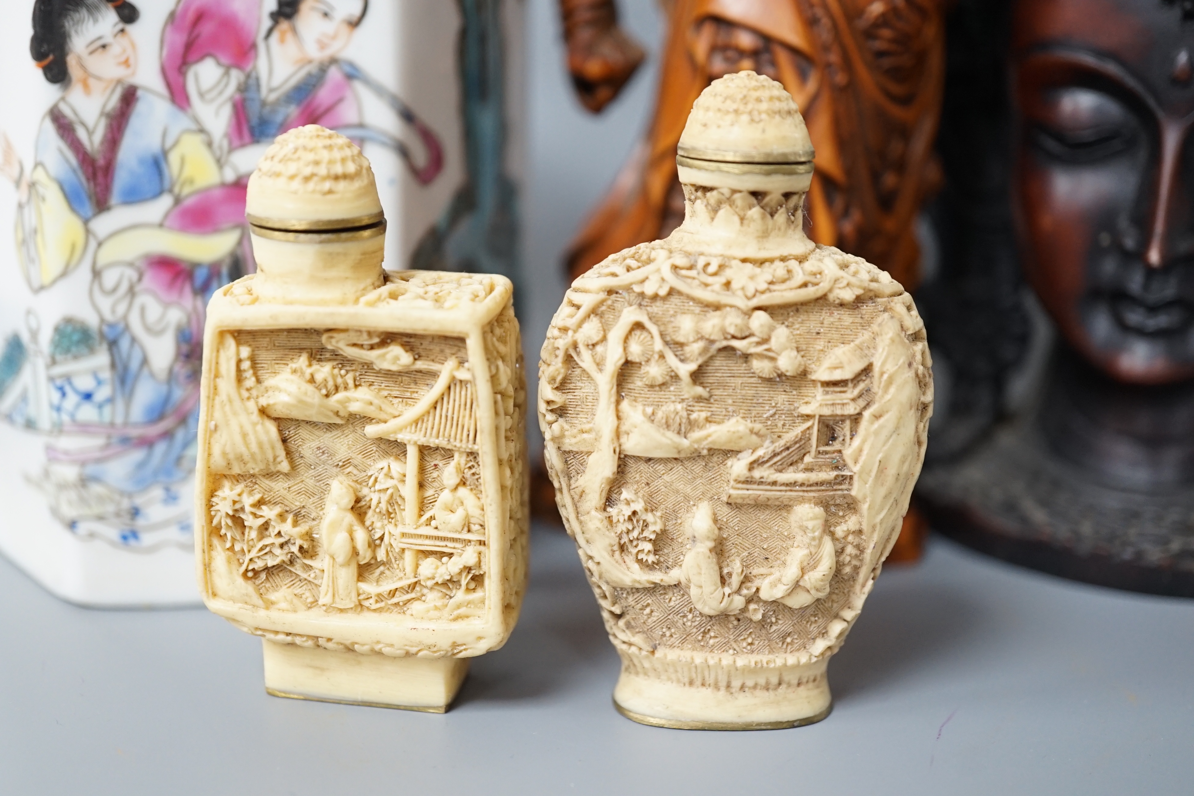 A Chinese famille rose brush pot together with other various oriental ceramics and figures (12) - Image 12 of 24