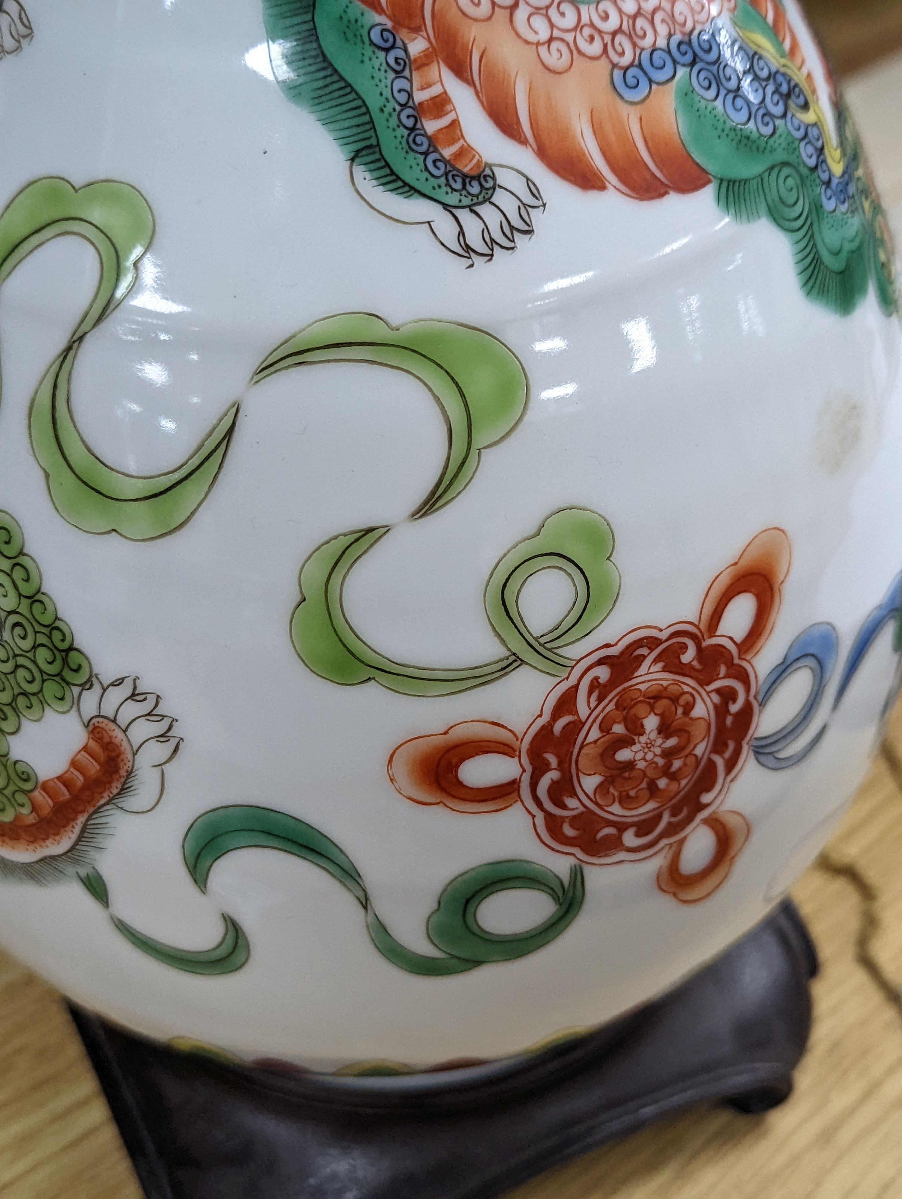 A Chinese famille verte pear-shaped ‘Buddhist lion’ vase, on stand, 32 cms high not including stand - Image 15 of 19