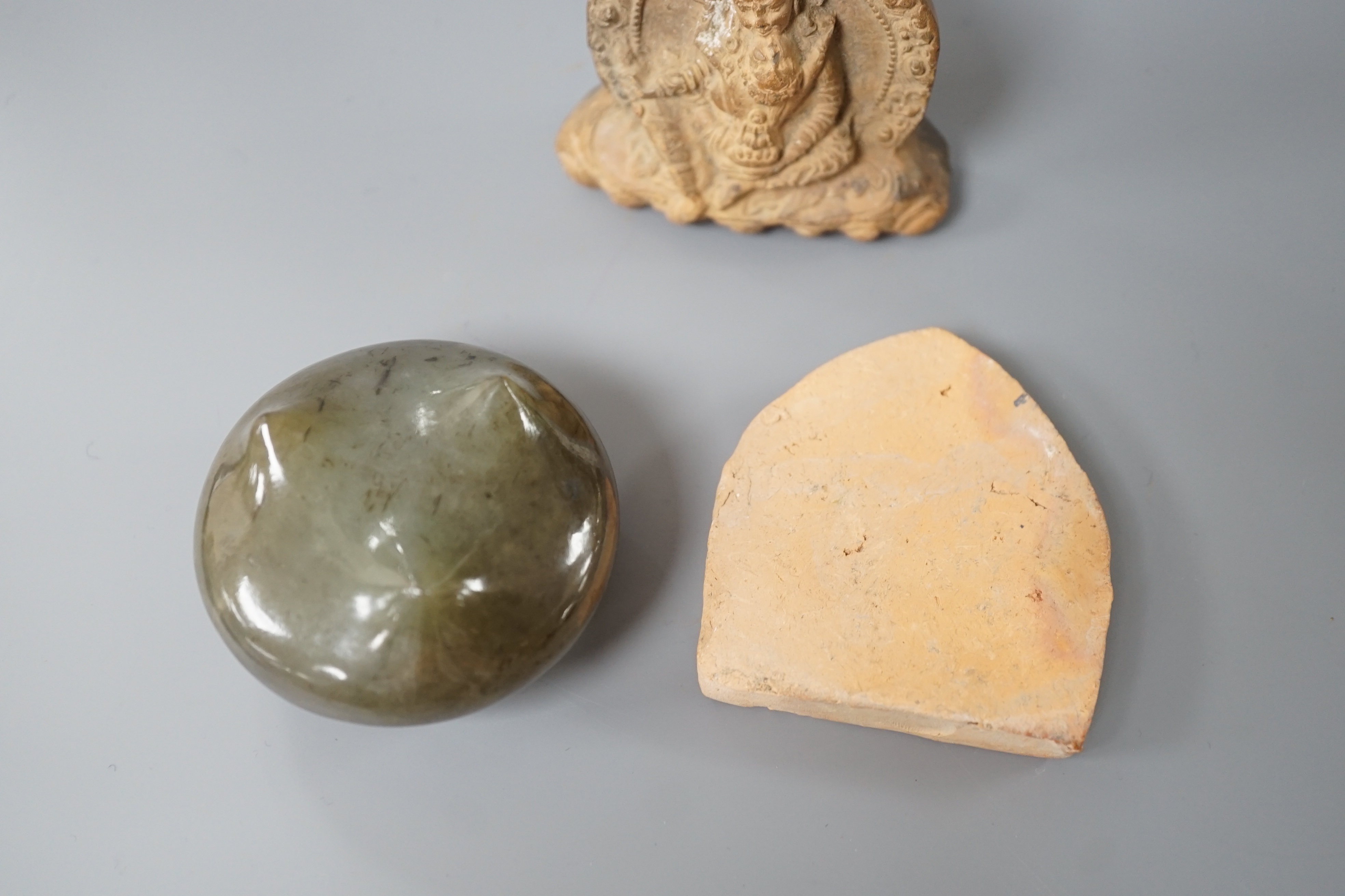 Chinese hardstone censer and two Tibetan terracotta ‘Buddha’ panels - Image 4 of 5