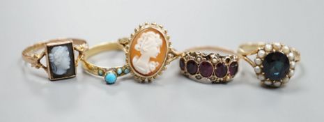 A Victorian yellow metal, garnet and seed pearl half hoop ring(a.f.) and a yellow metal and