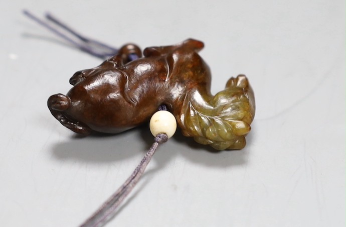 A Chinese green and brown jade ‘horse’ toggle. 4.5cm - Image 4 of 4