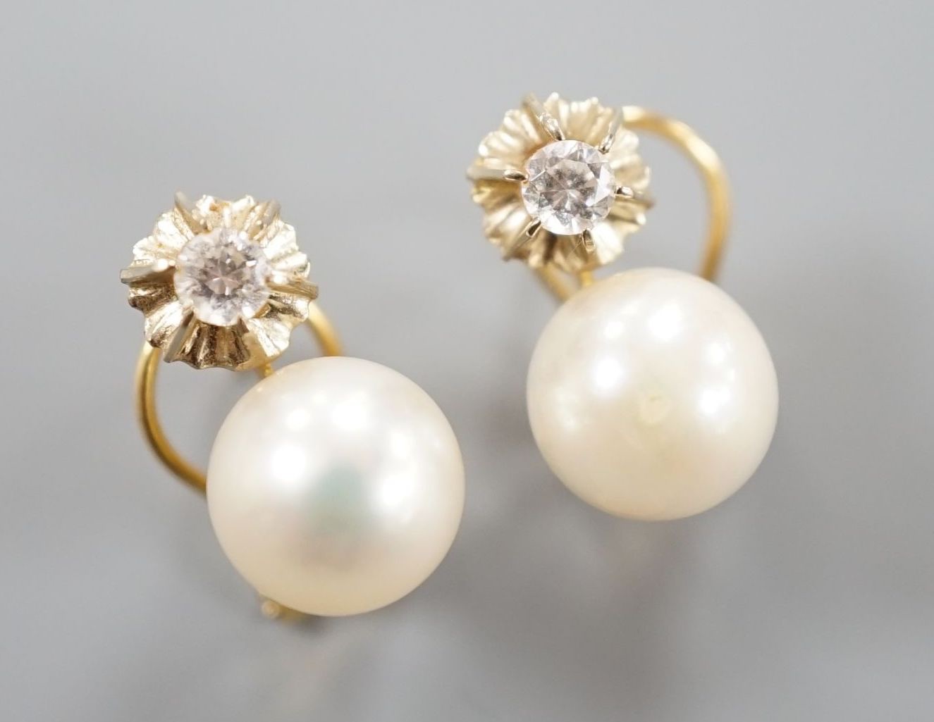 A modern pair of Italian 750 yellow meta, culture pearl and diamond set earrings, 14mm, gross weight - Image 2 of 3