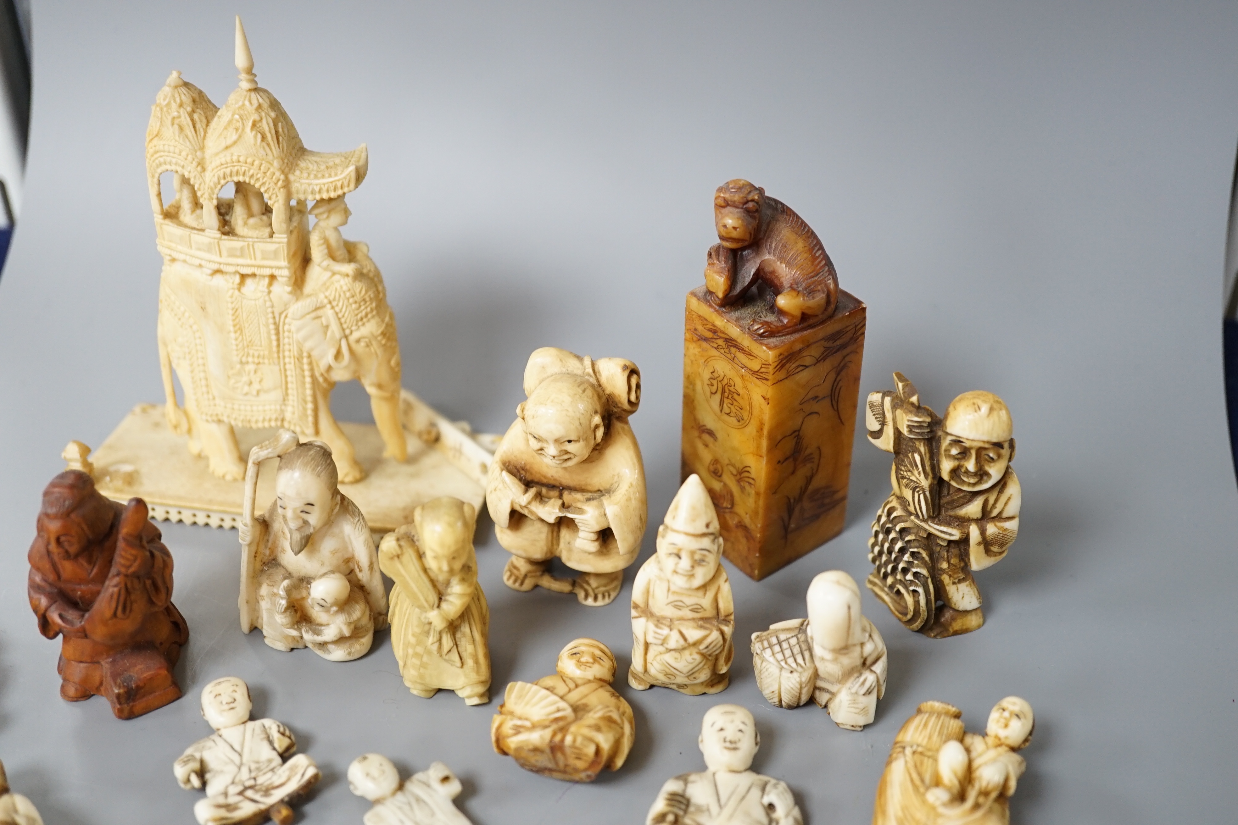 A collection of various ivory carvings including netsuke, a soapstone seal and carved wood netsuke - Image 5 of 8
