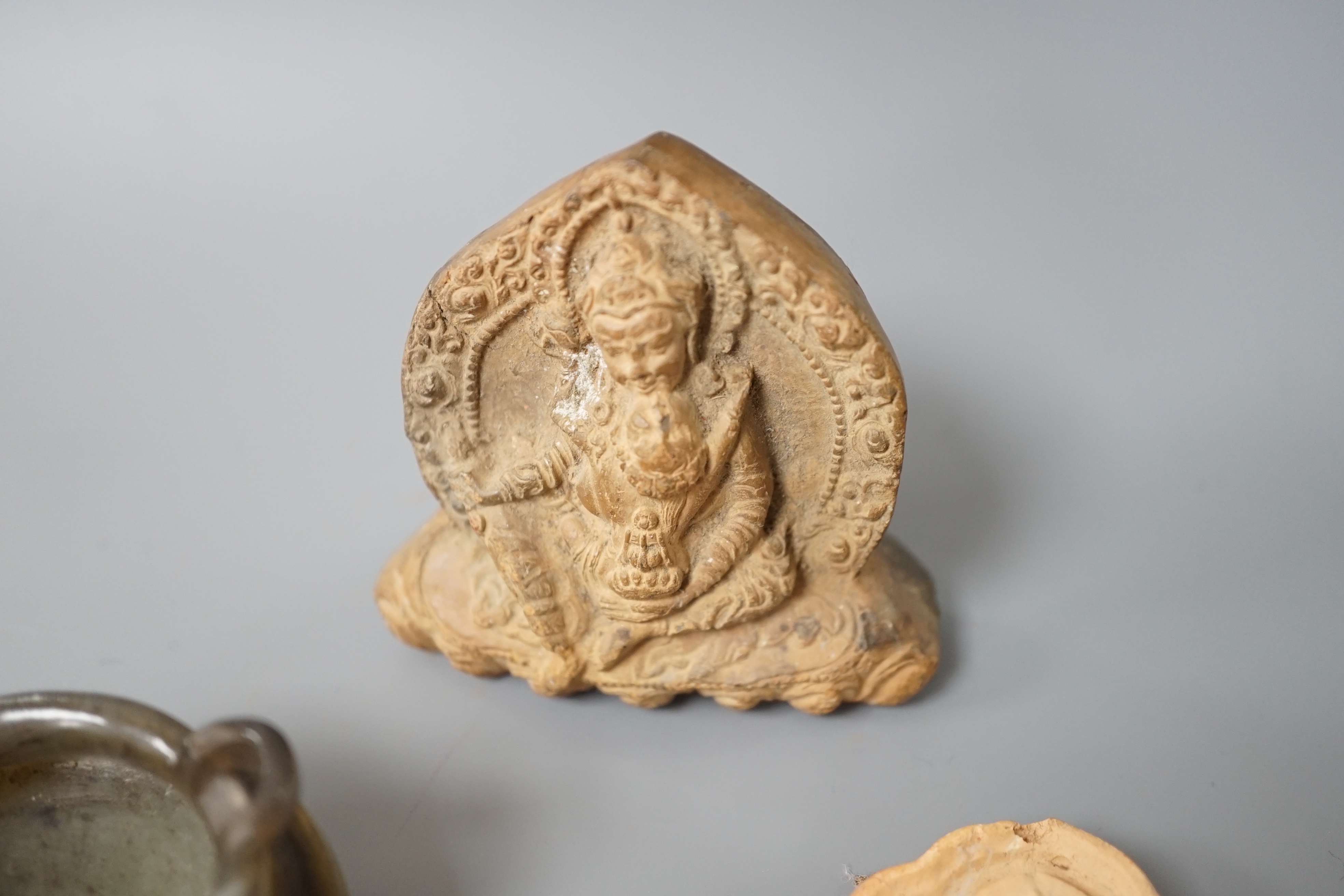 Chinese hardstone censer and two Tibetan terracotta ‘Buddha’ panels - Image 3 of 5