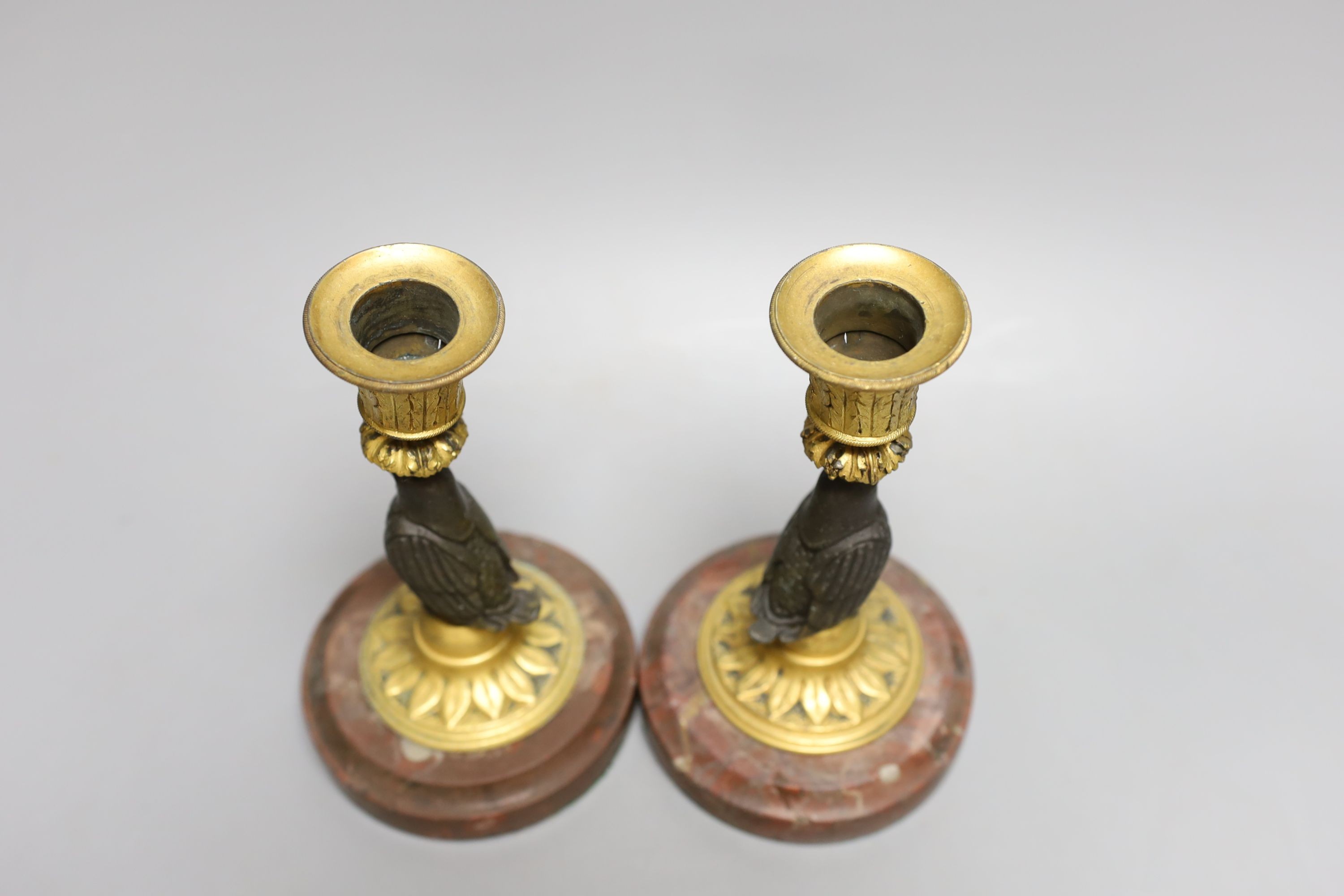 A pair of bronze and ormolu owl candlesticks - 16.5cm tall - Image 3 of 3