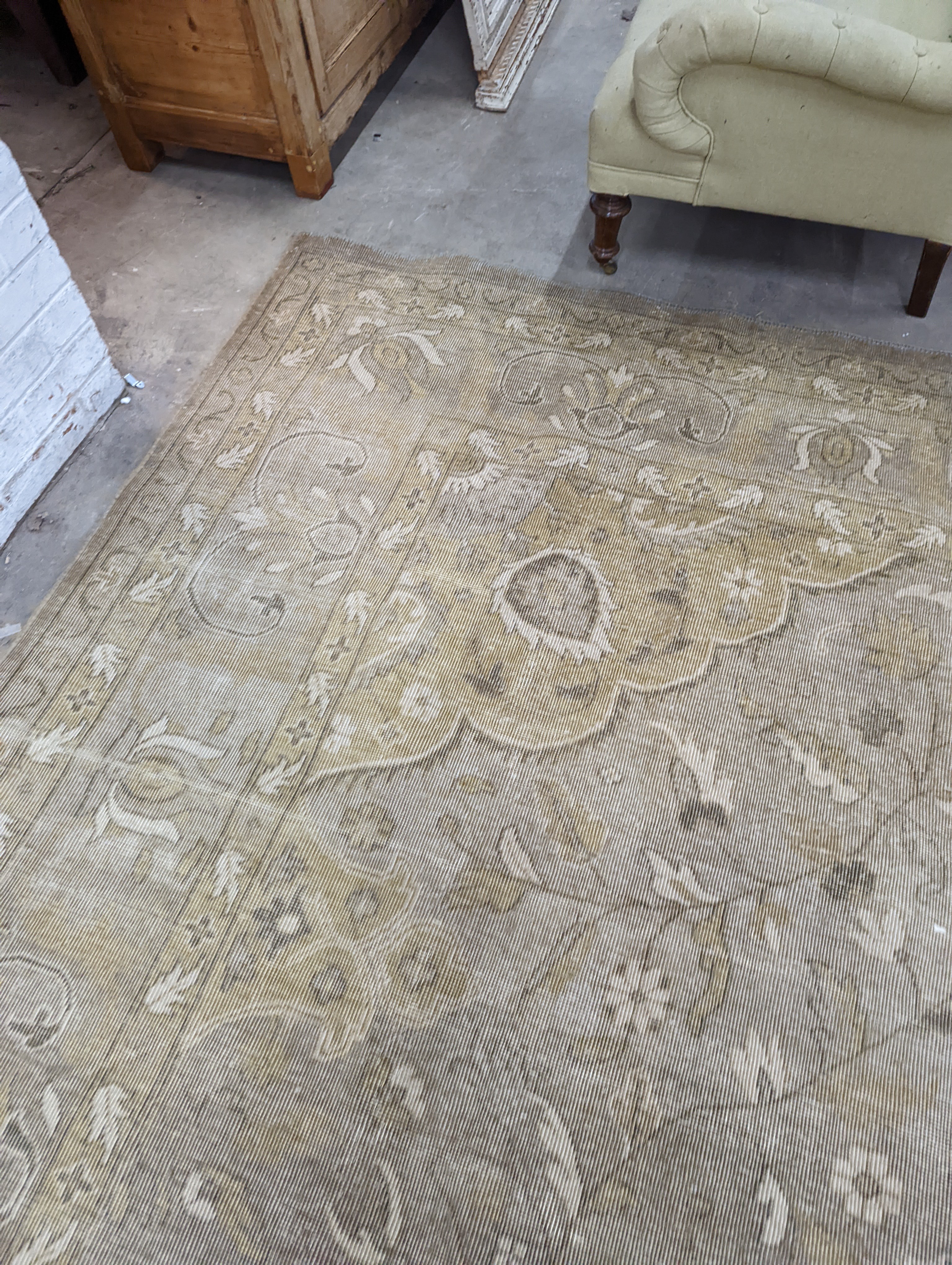 A contemporary North West Persian style pale wool carpet, 420 x 293cm - Image 5 of 10