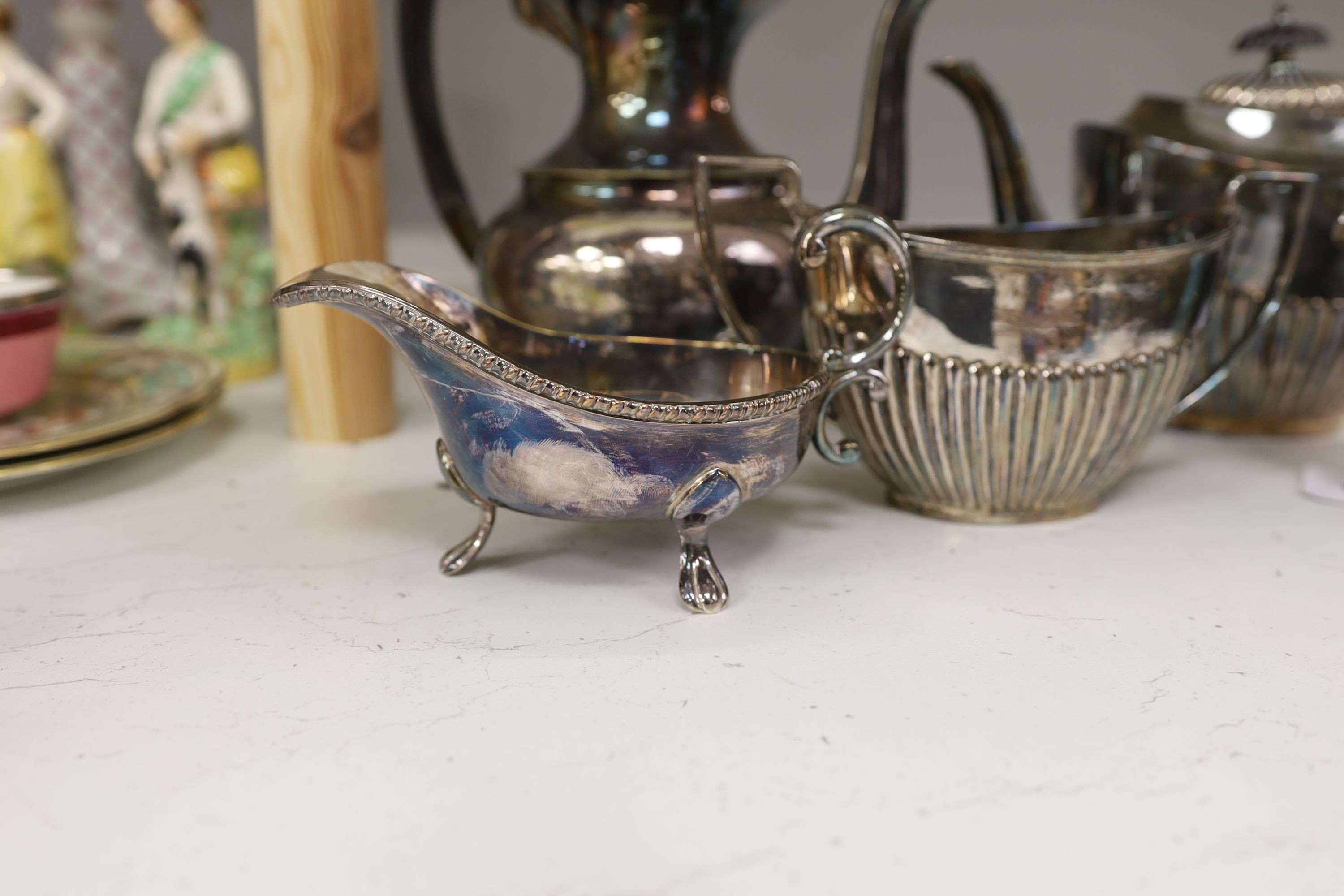 A silver plated 3 piece tea set and other plated wares - Image 4 of 6