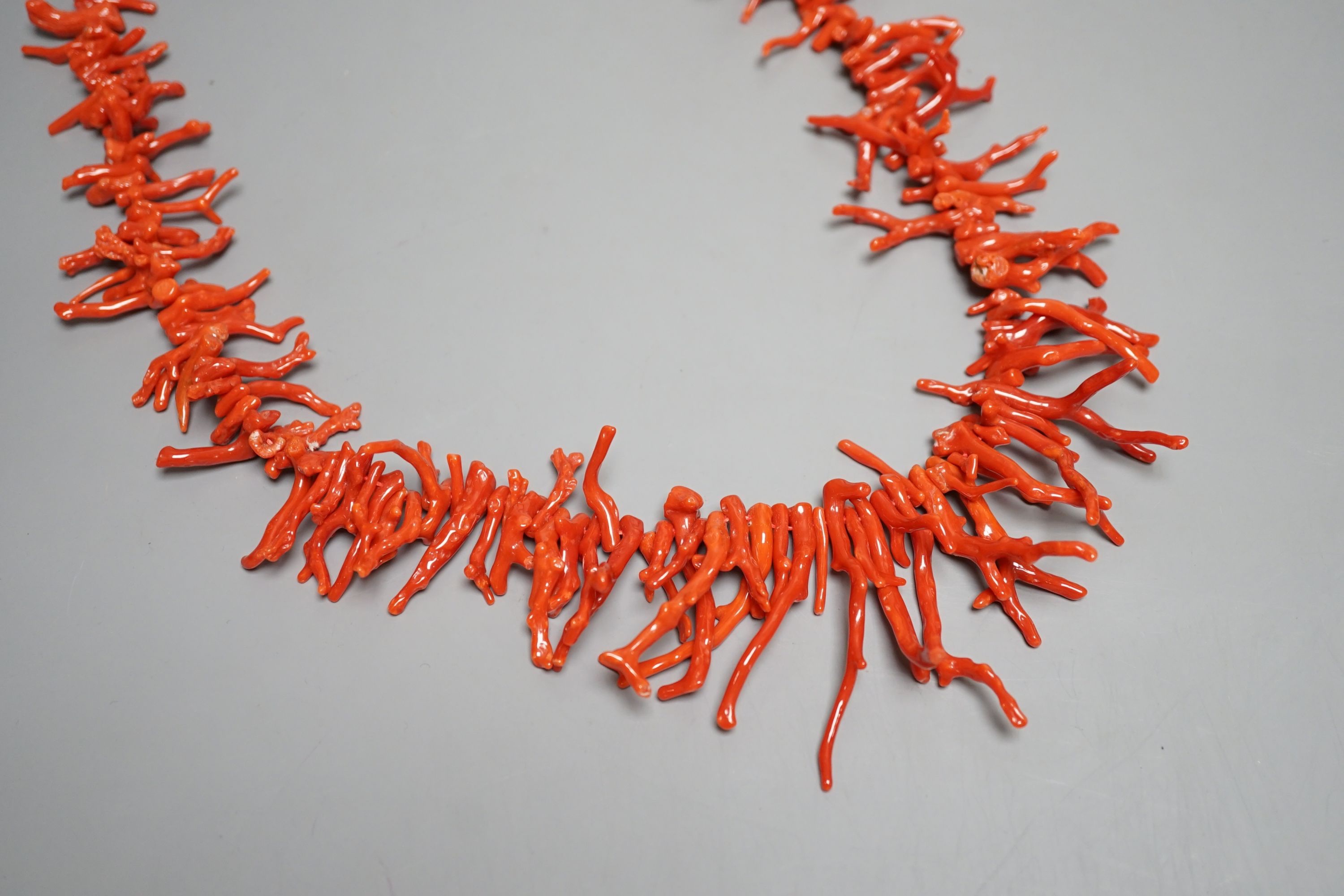 A modern jagged coral necklace, 72cm. - Image 2 of 5
