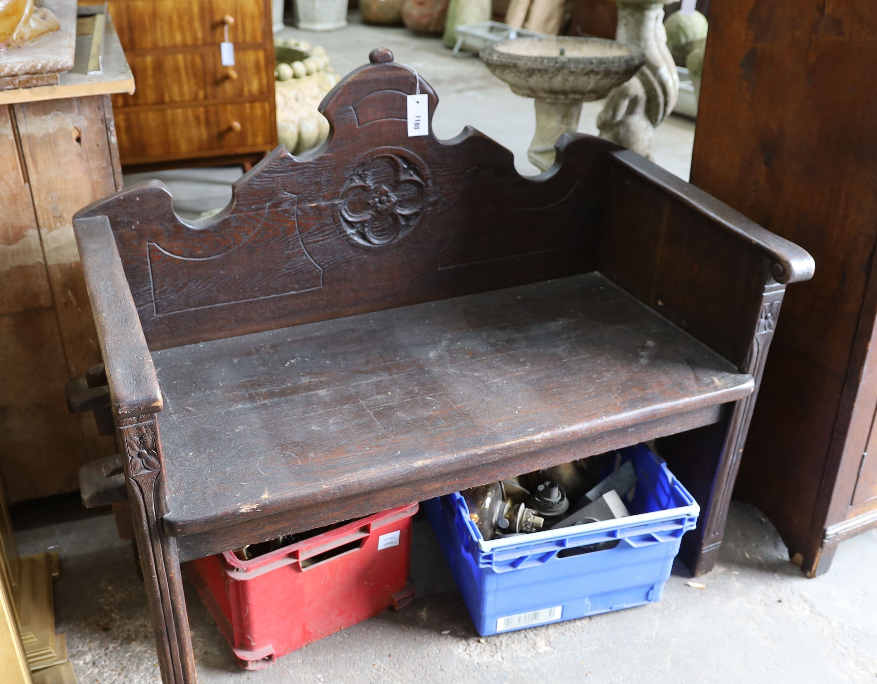 A 17th century style small oak New England settle, length 106cm, depth 52cm, height 94cm