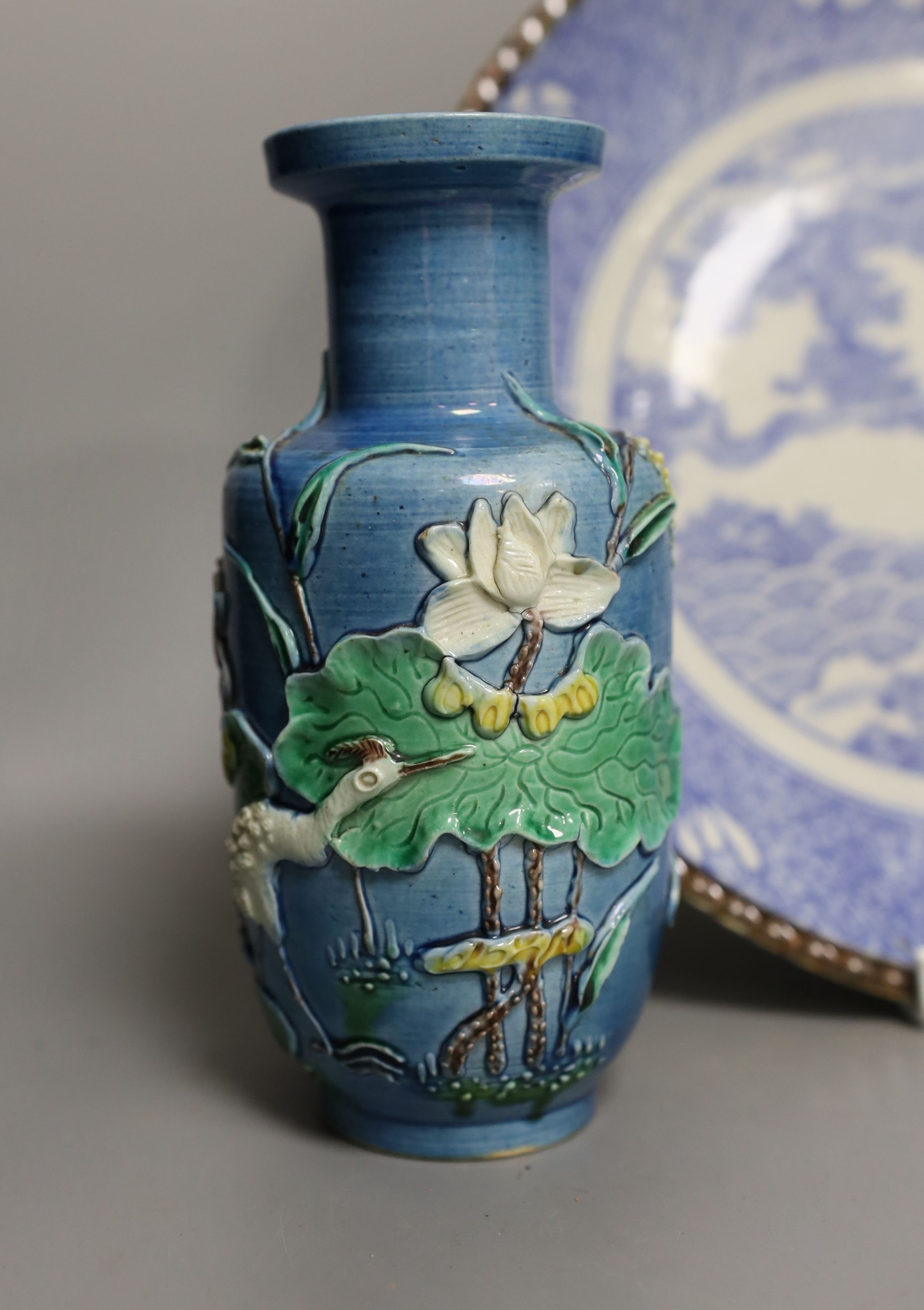 An early 20th century Chinese blue and white lidded vase together with a similar enamelled pottery - Image 4 of 6