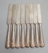 A set of seven Edwardian silver fiddle and shell pattern dessert knives, Goldsmiths & Silversmiths