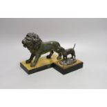 A bronze of a lion on marble base together with a bronze of a sporting dog. Longest 23cm