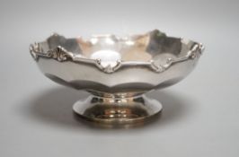 A George V silver pedestal bowl, William Greenwood & Sons, Birmingham, 1926, 19cm, 12oz.