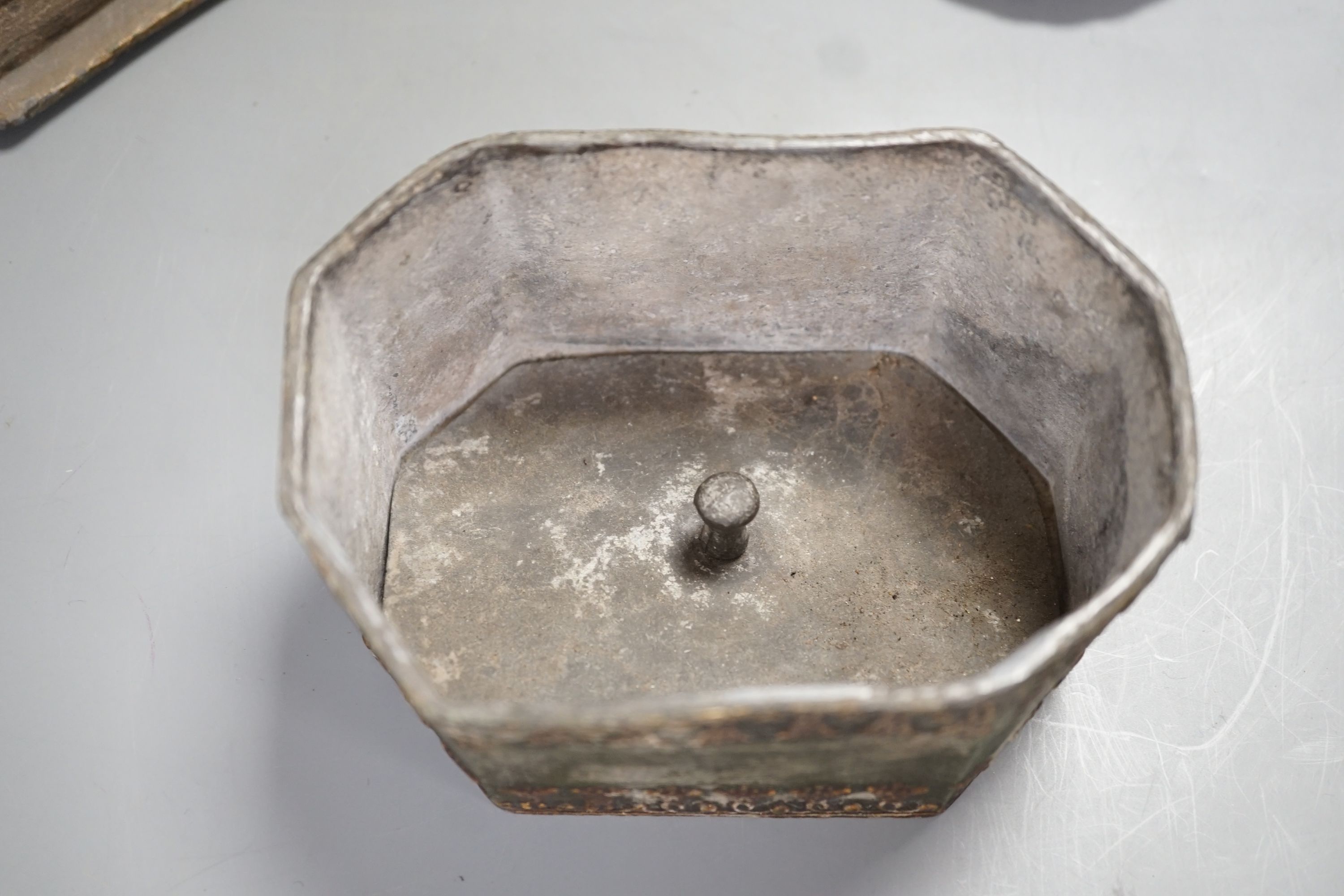 A Regency octagonal lead tobacco box, weight and cover, with slave-head finial, 14cm tall, and - Image 6 of 6