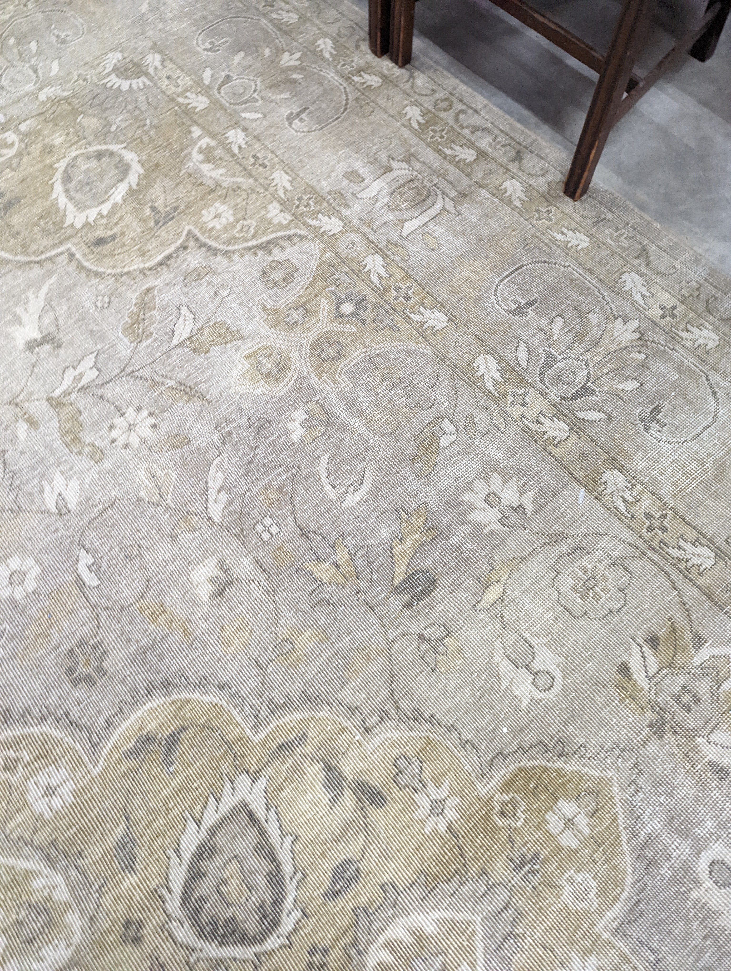 A contemporary North West Persian style pale wool carpet, 420 x 293cm - Image 7 of 10