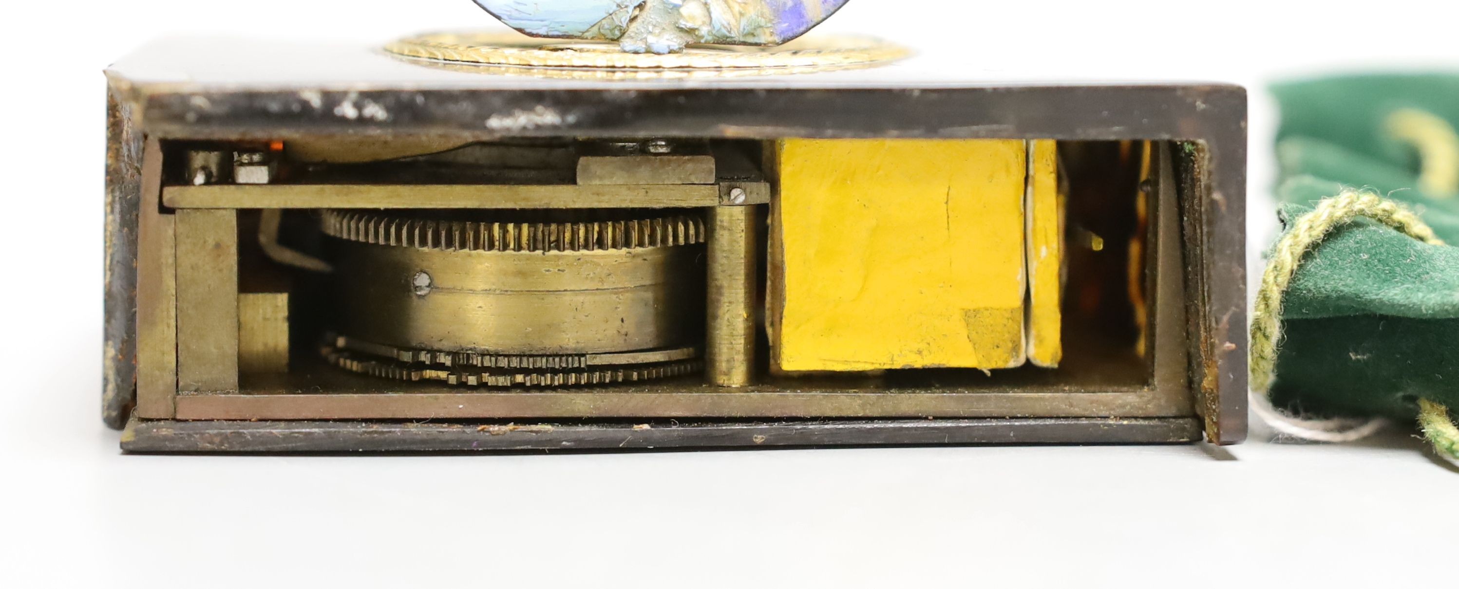 An early 19th century continental automaton music box with winding key - 9.5cm long - Image 3 of 4