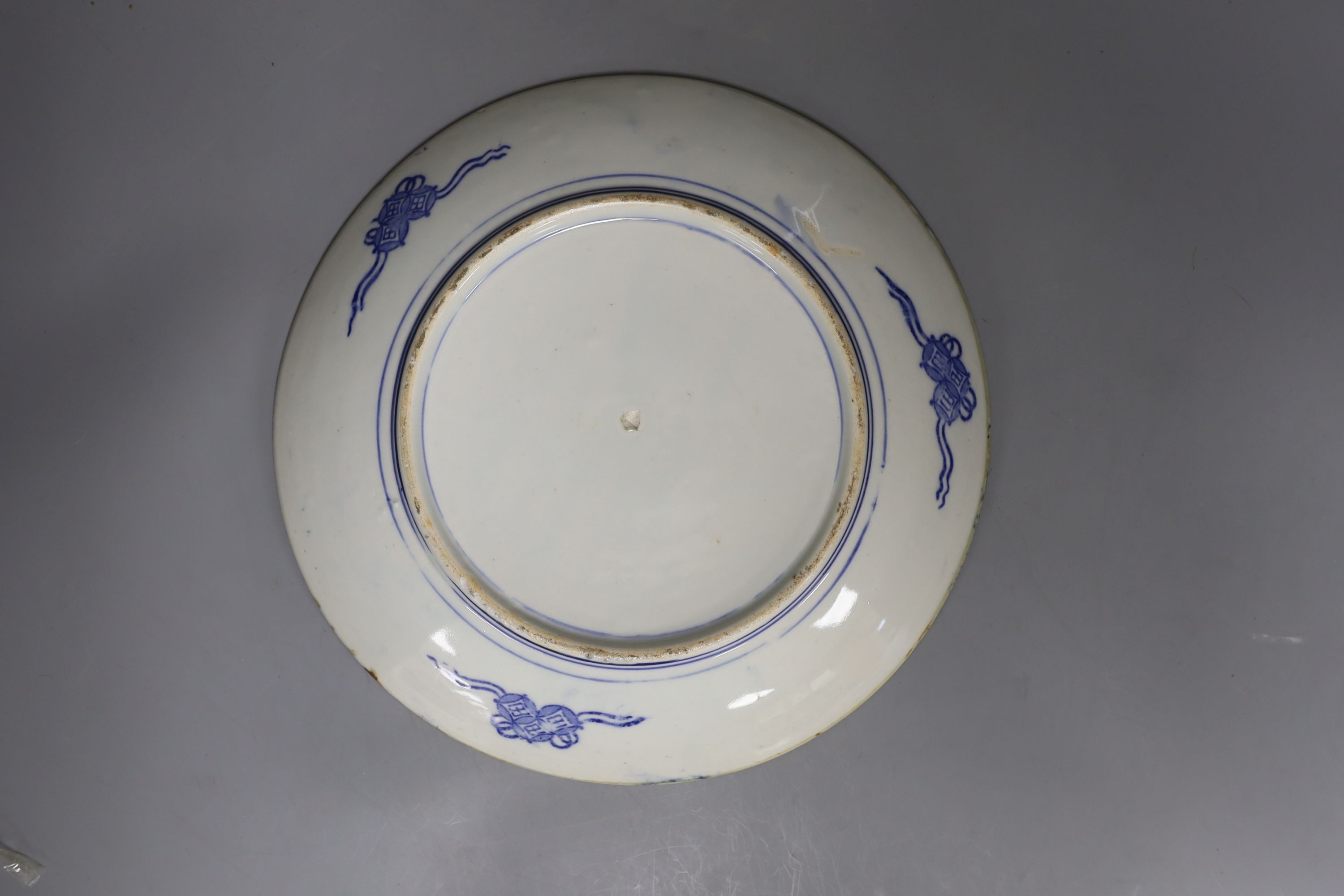 An early 20th century Chinese blue and white lidded vase together with a similar enamelled pottery - Image 6 of 6