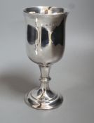 An Edwardian silver chalice, Robert Pringle & Sons, London, 1903, 19cm, 11oz.