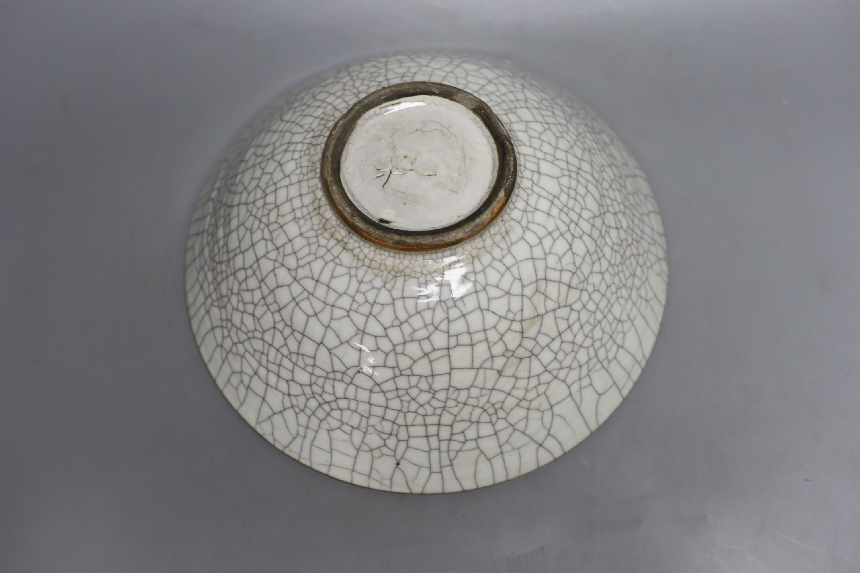 A Chinese crackle glaze bowl - 27cm diameter - Image 3 of 3