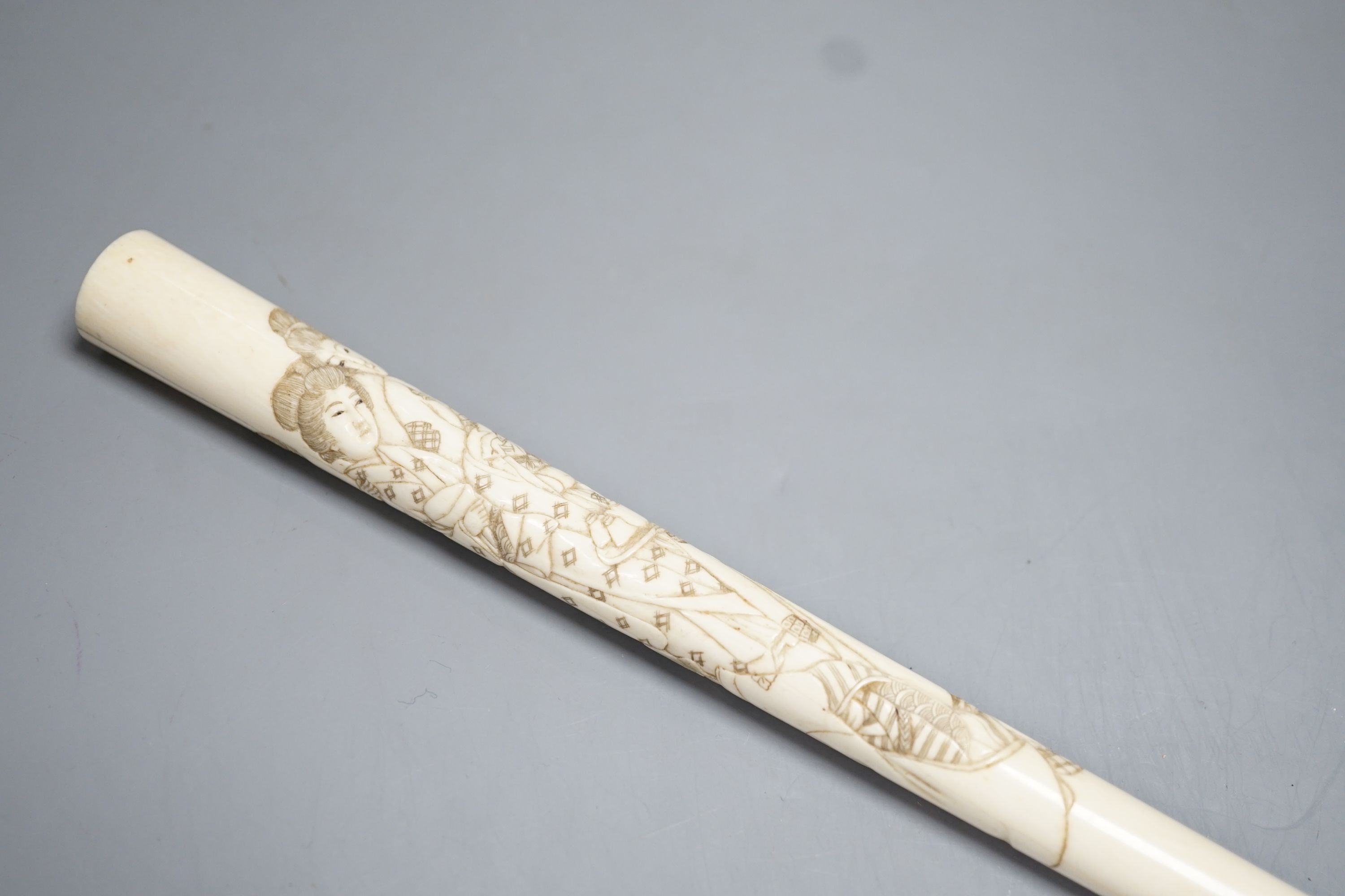 A 19th century Japanese carved ivory parasol handle 24.5cm - Image 5 of 5