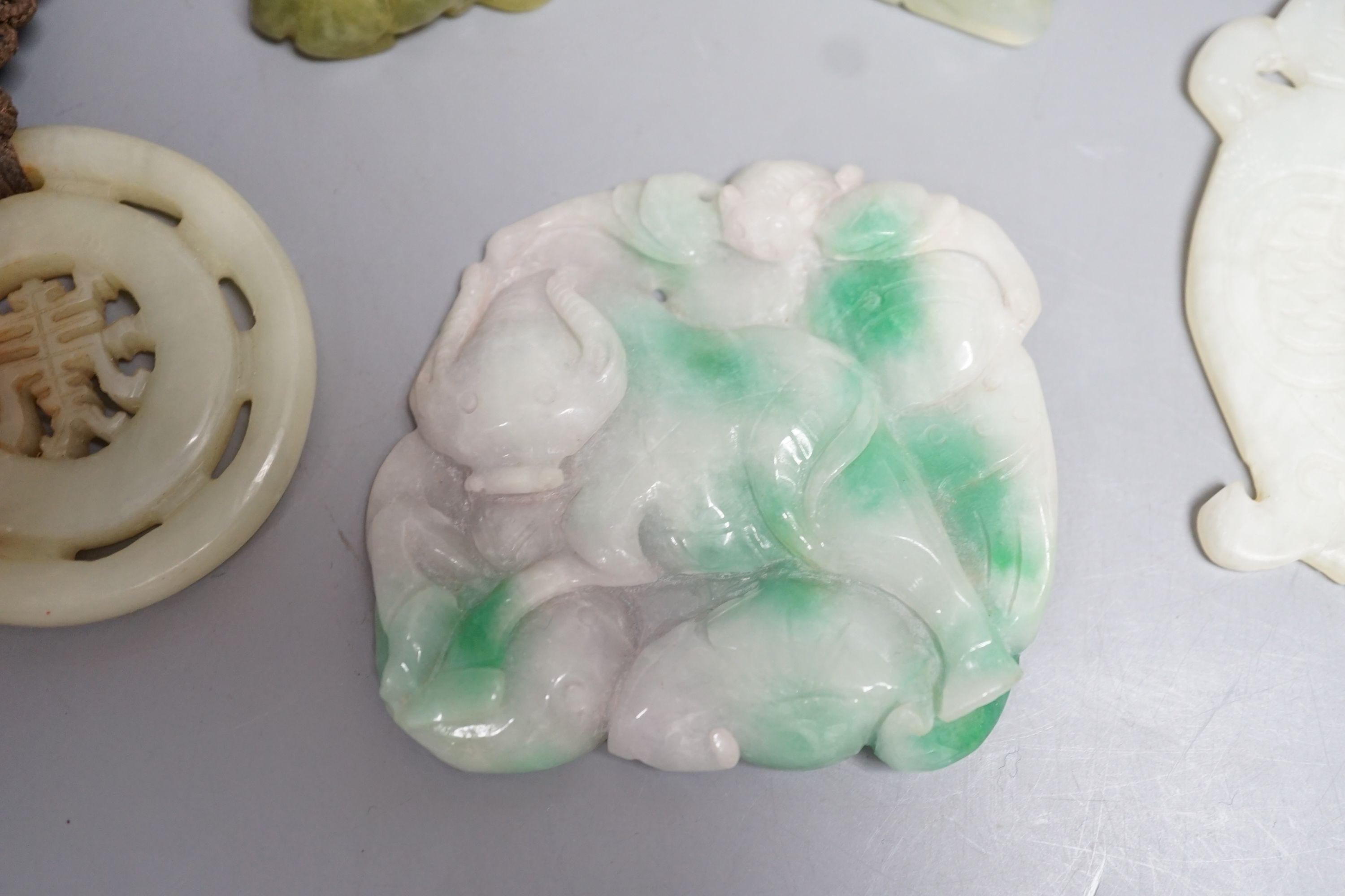 A group of various jade/hardstone carvings - Image 3 of 5