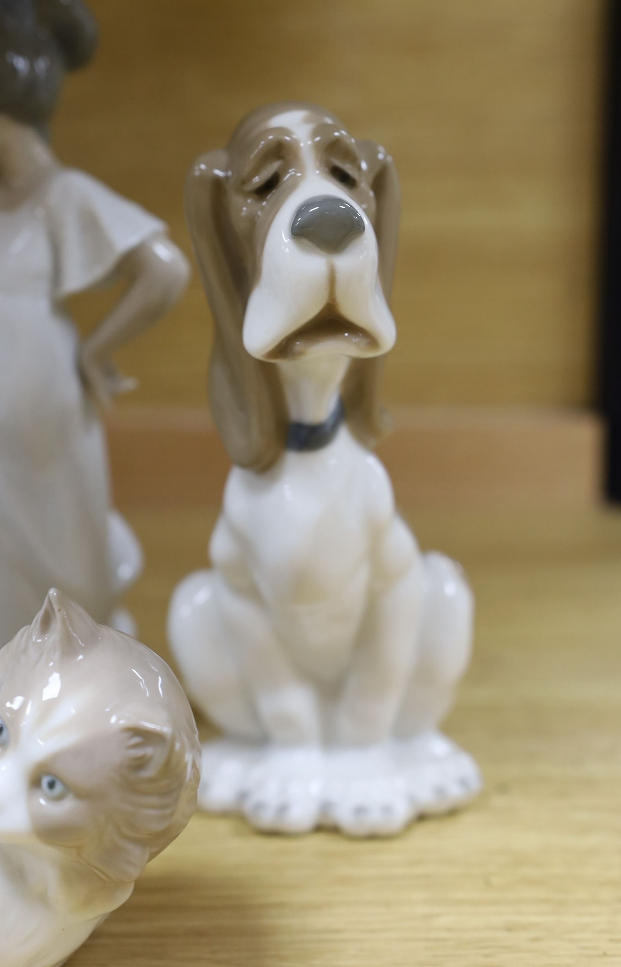 A selection of Lladro and Nao figures - Image 7 of 8