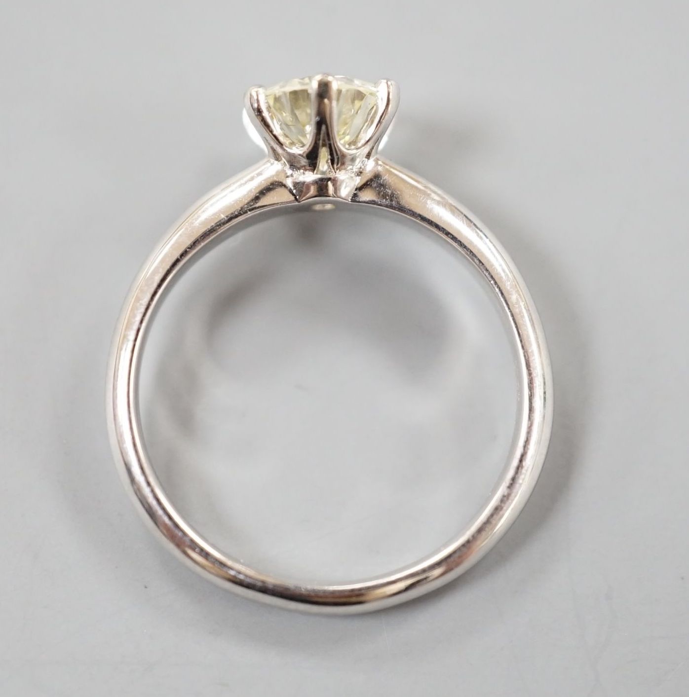 A modern 18k white metal and solitaire diamond set ring, size M, gross weight 3.6 grams,the stone - Image 3 of 3