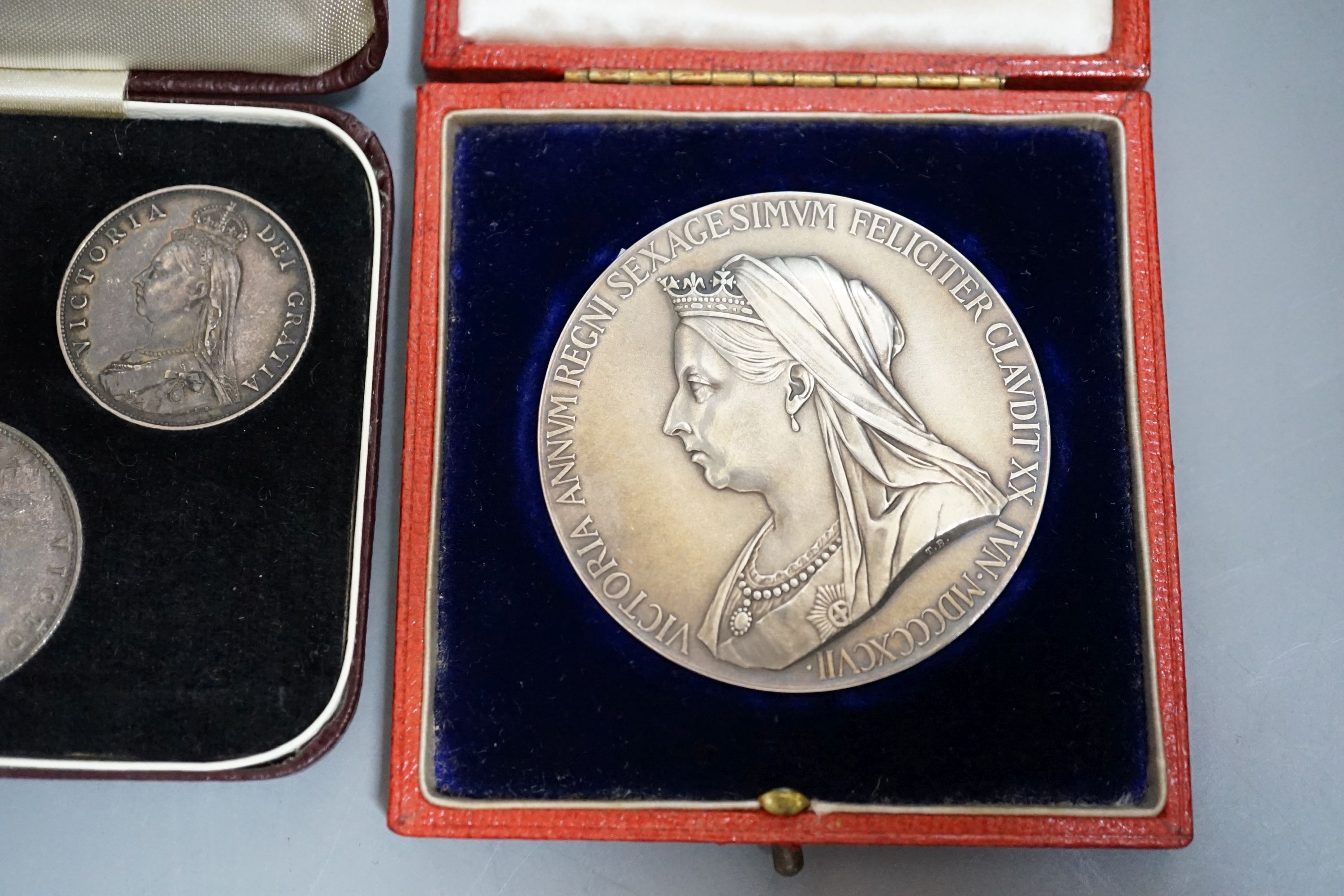 Victoria 1887 Golden Jubilee silver seven coin proof set and an 1897 medallion - Image 3 of 3