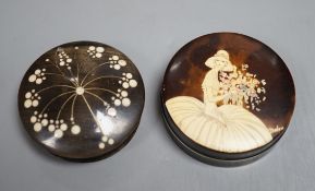 An early 20th century stained ivory powder box and a similar horn and ivory box, largest 5.5cm