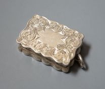 An Edwardian engraved silver shaped rectangular vinaigrette, Saunders & Shepherd, Birmingham,