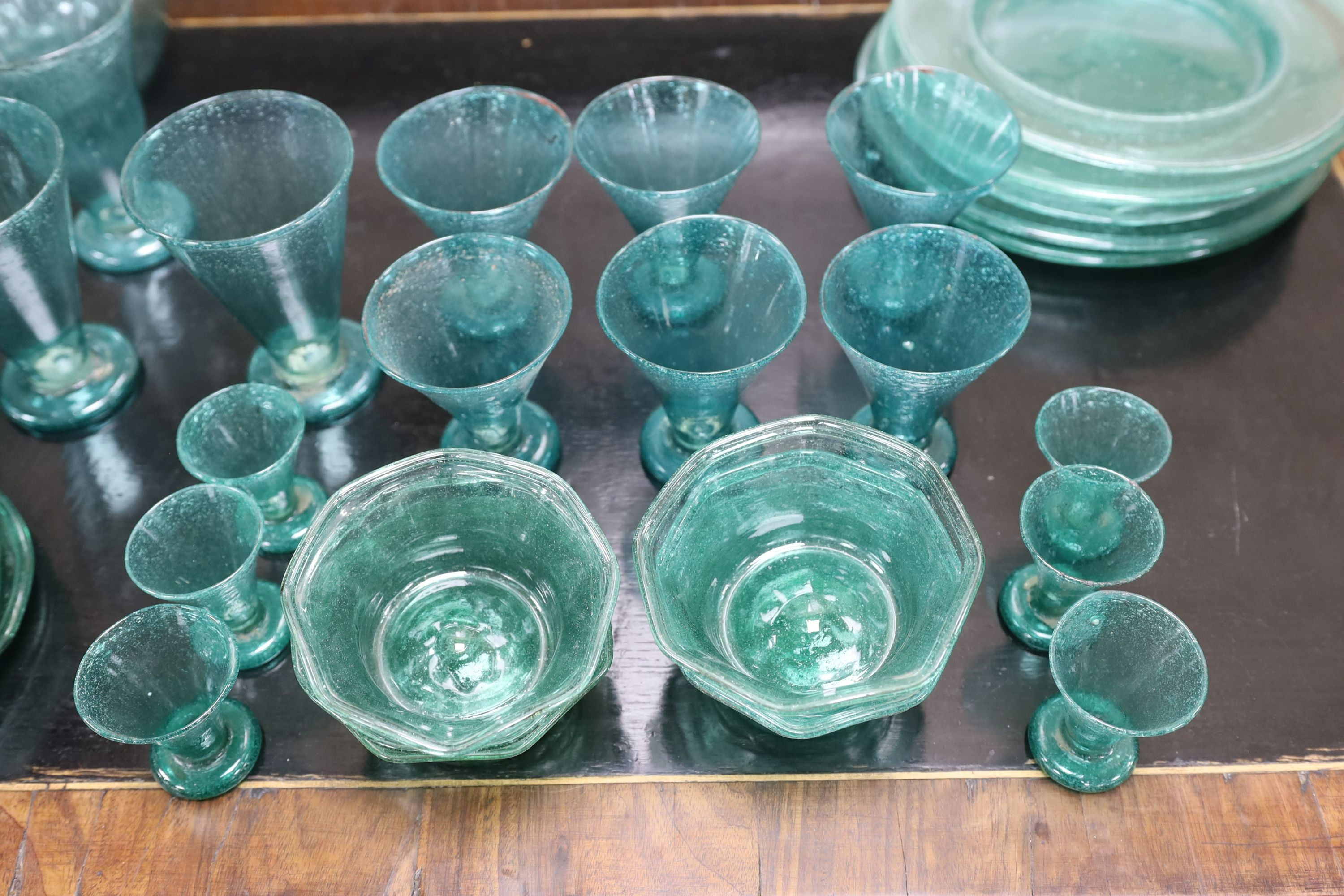 A quantity of green glassware - Image 3 of 4