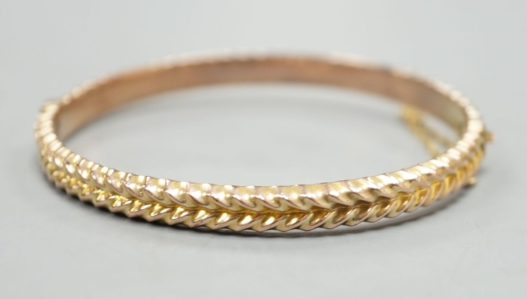 An Edwardian 9ct hinged bangle, 58mm, 8.4 grams. - Image 3 of 4