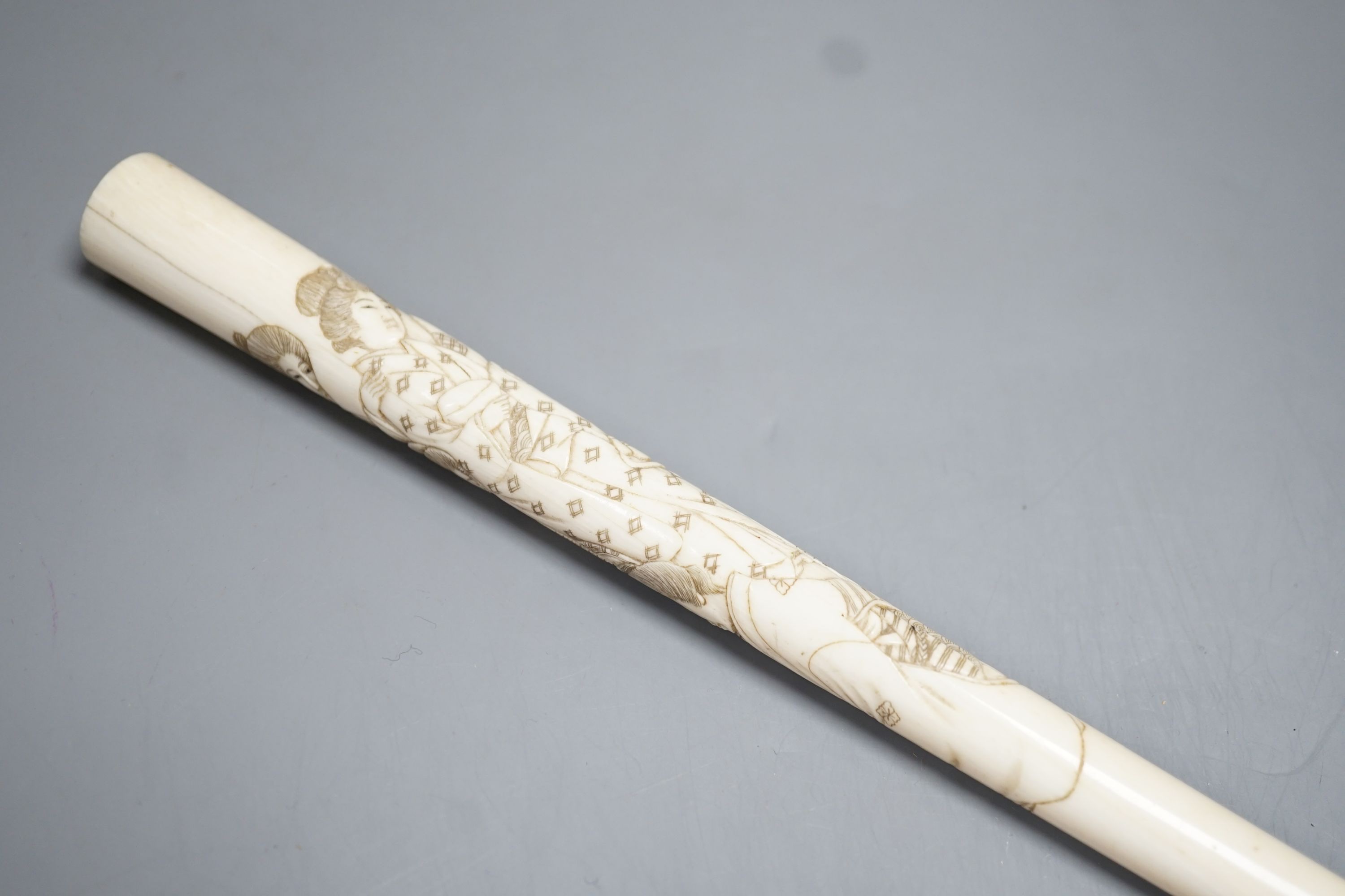 A 19th century Japanese carved ivory parasol handle 24.5cm - Image 4 of 5