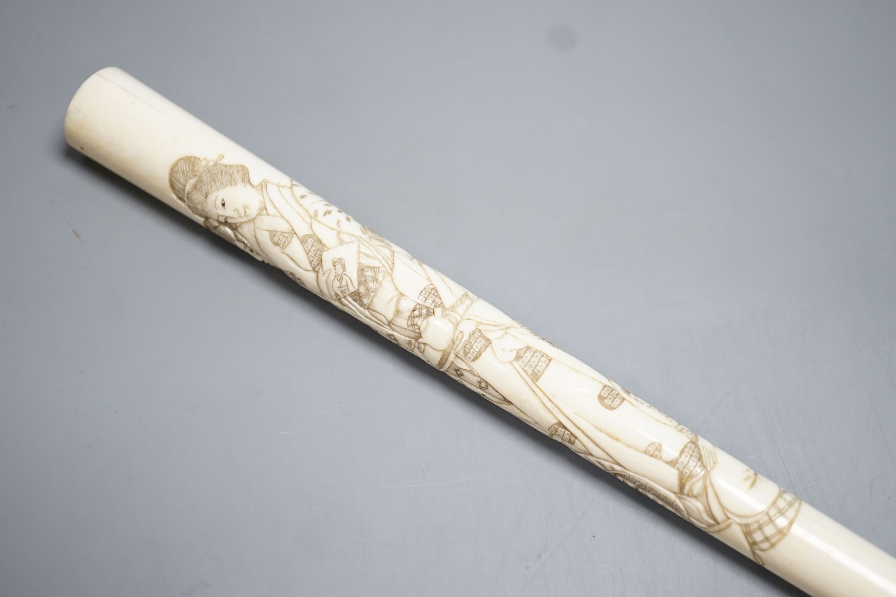 A 19th century Japanese carved ivory parasol handle 24.5cm - Image 2 of 5