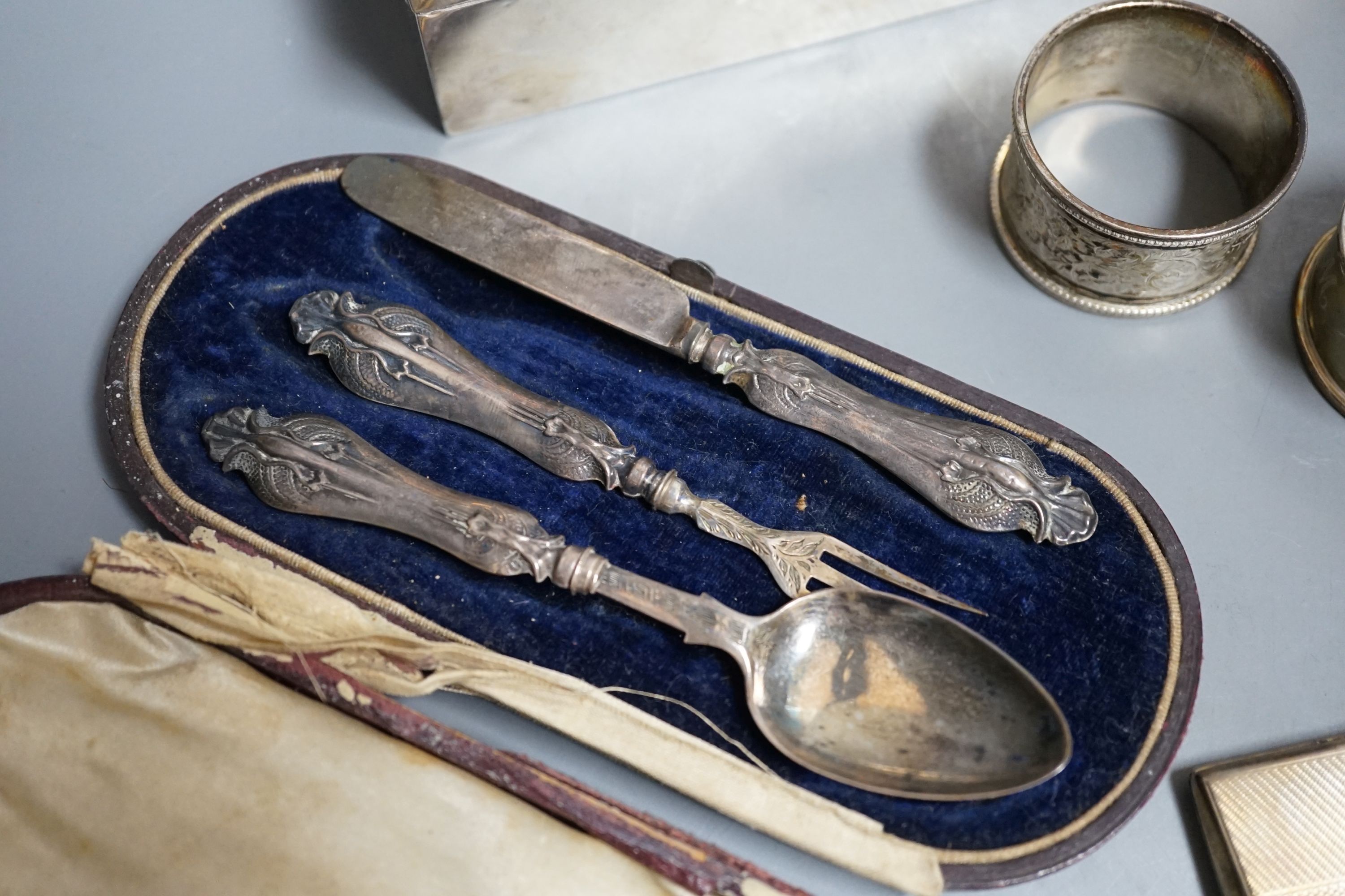 Sundry silver items including a George V 'The Gift of the Goldsmiths Company' box by Garrard & Co, - Image 2 of 5